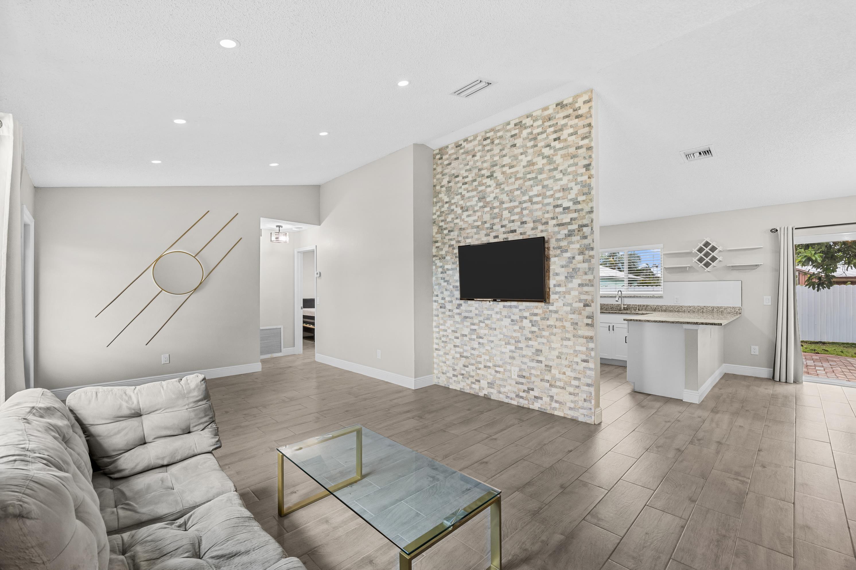 PORT ST LUCIE SECTION 41 - Residential Lease