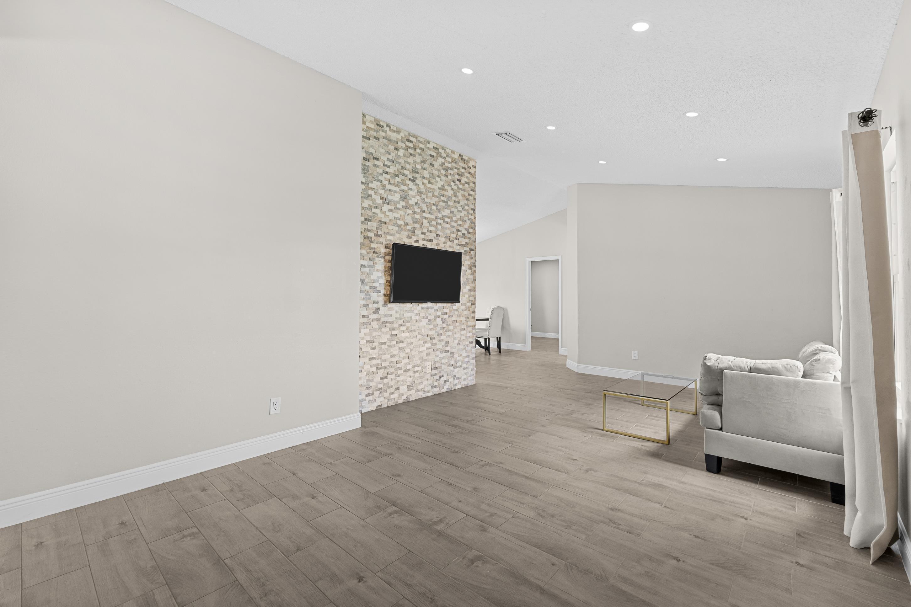 PORT ST LUCIE SECTION 41 - Residential Lease