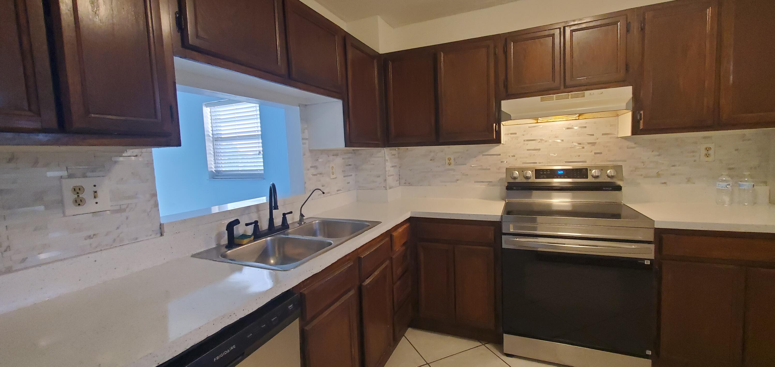 SHERWOOD SQUARE CONDOMINIUM - Residential
