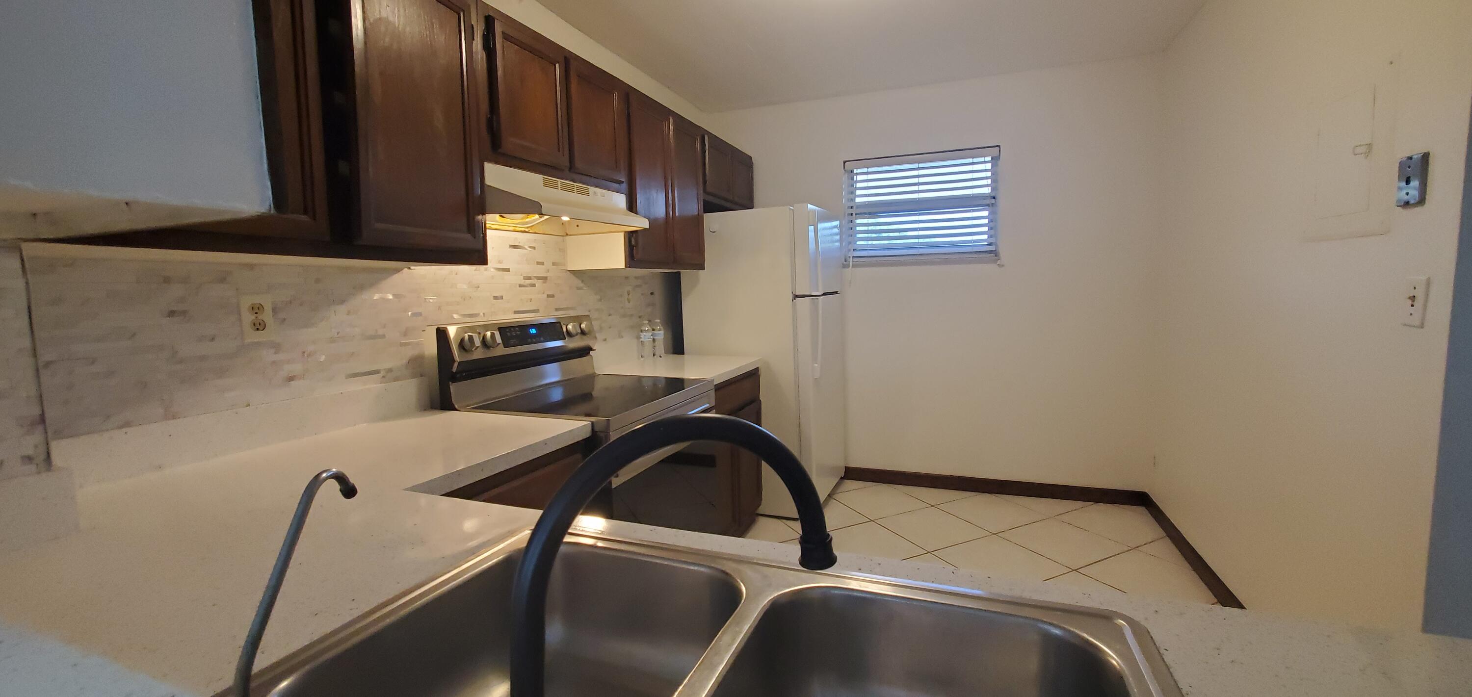 SHERWOOD SQUARE CONDOMINIUM - Residential