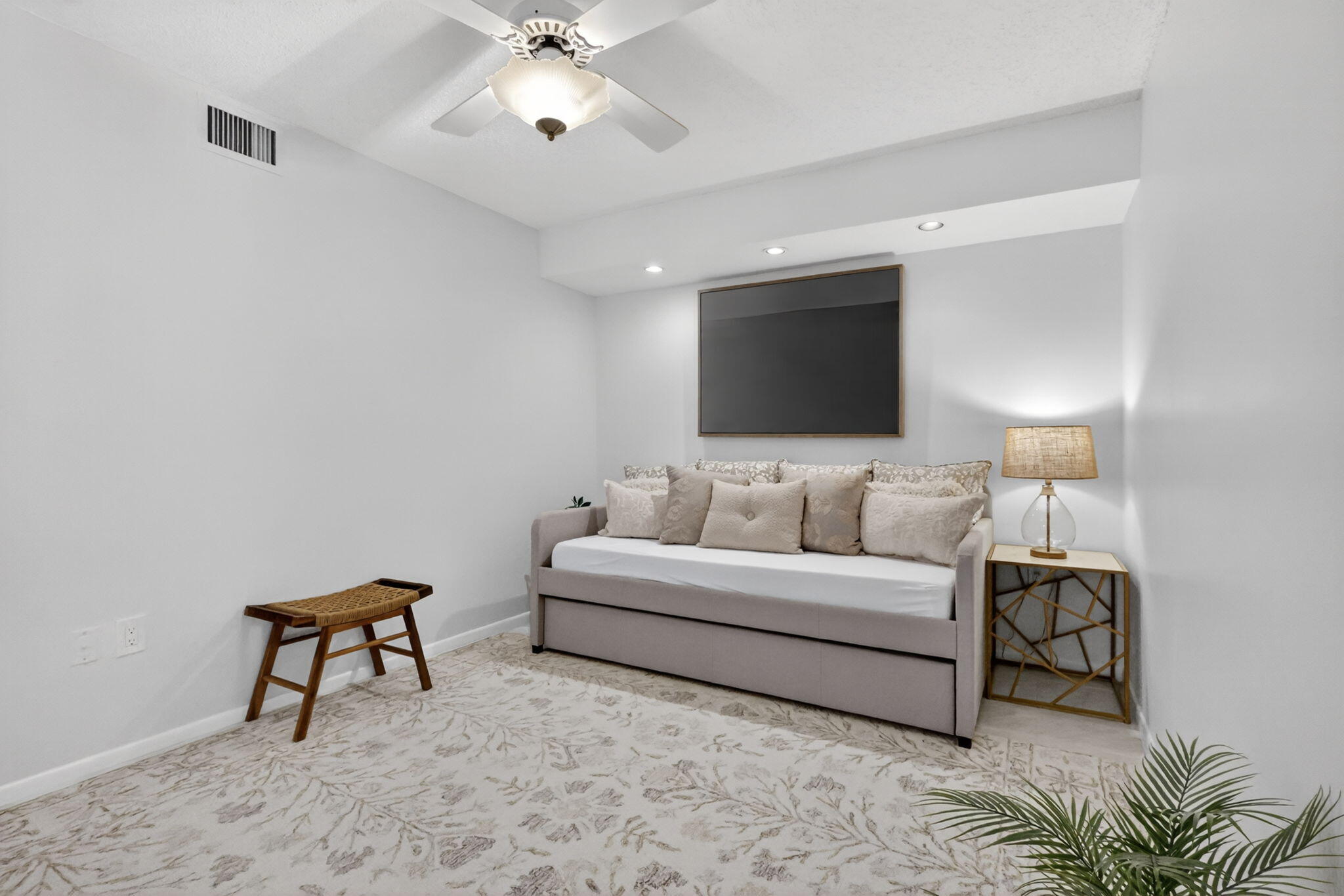 HUNTINGTON POINTE - Residential