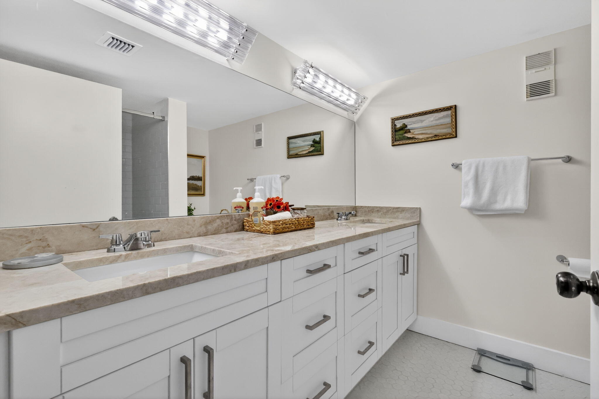 HUNTINGTON POINTE - Residential