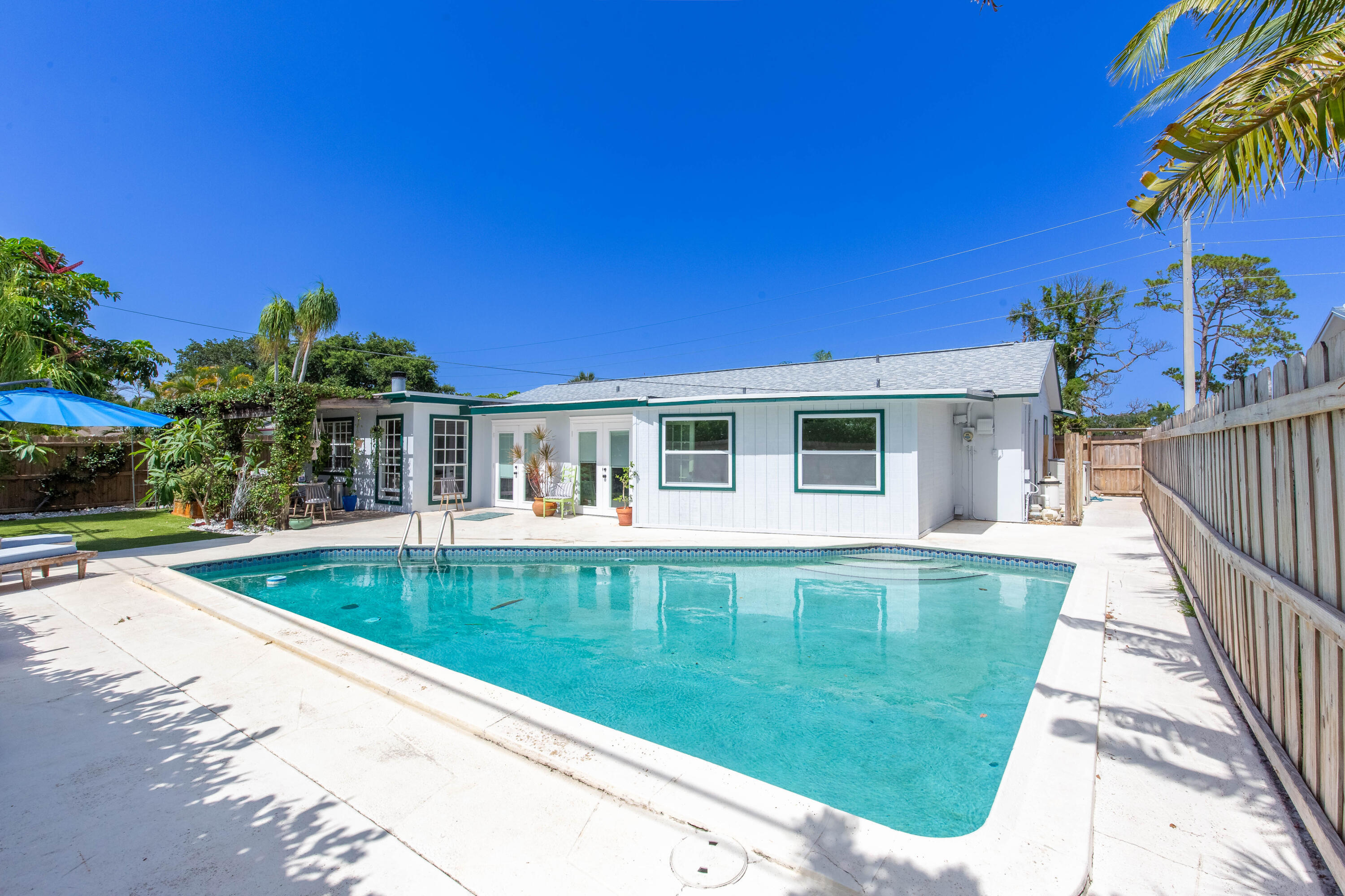 This beautifully updated single-family homes offers a perfect blend of comfort, style and South Florida charm in a highly convenient Palm Beach Gardens location. Designed for both everyday living and entertaining. The expansive living and dining areas flow seamlessly to a private backyard oasis, perfect for enjoying Florida's year round sunshine. Recent updates include a new roof (installed 2022) as well as kitchen and bath remodels providing lasting peace of mind. As an added perk, the home has a multi-use room, and a separate family room/study. This multi-use room allows flexible options for additional bedroom, a home office, fitness room or media room.