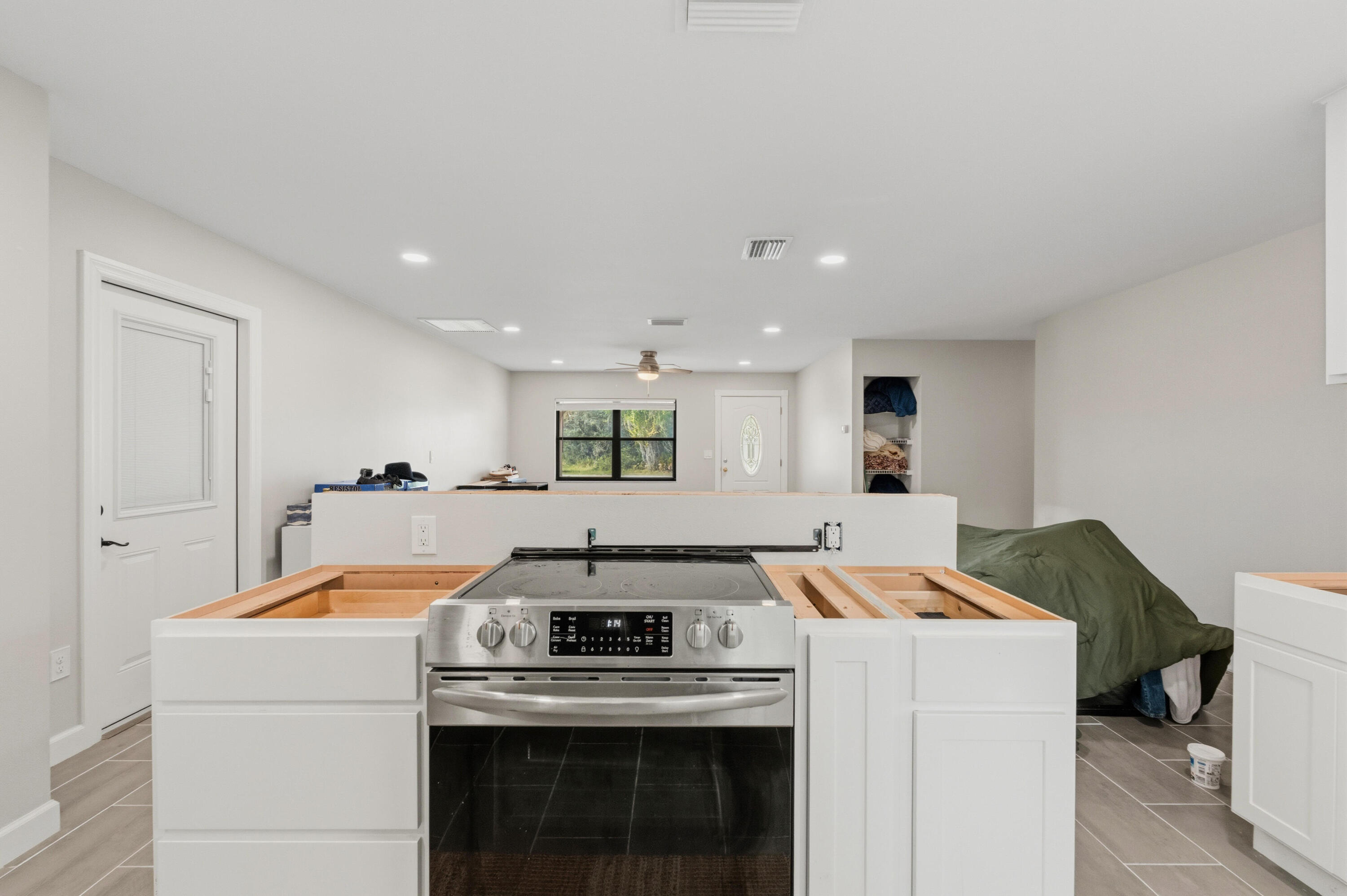 AVON PARK LAKES - Residential