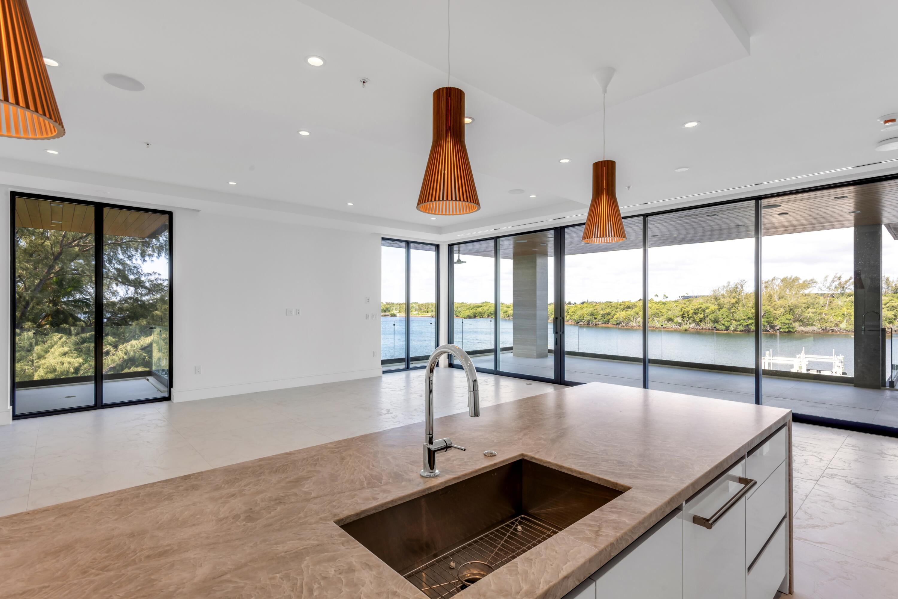 MANATEE POINTE AT LAGO MAR CONDO - Residential