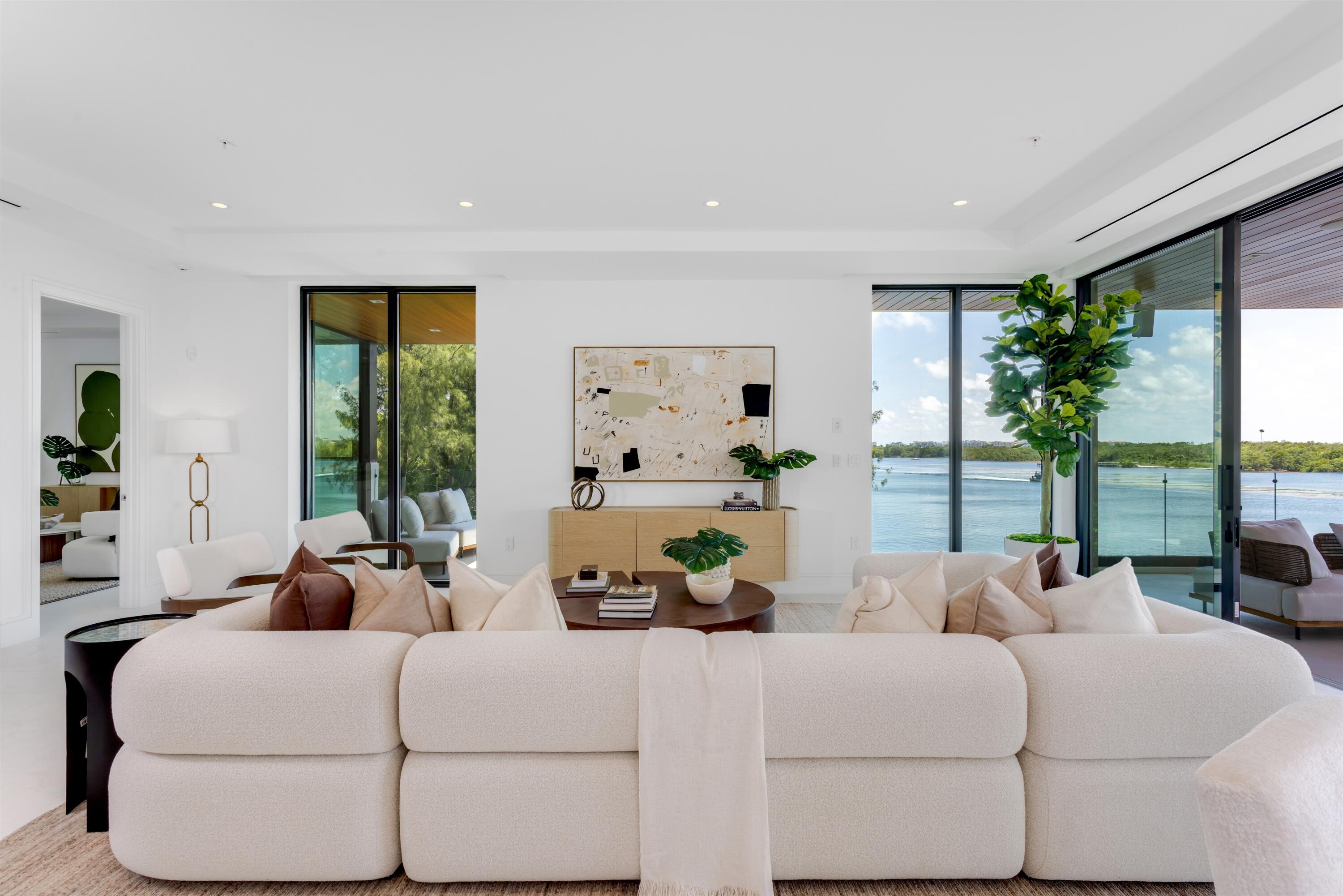 MANATEE POINTE AT LAGO MAR CONDO - Residential