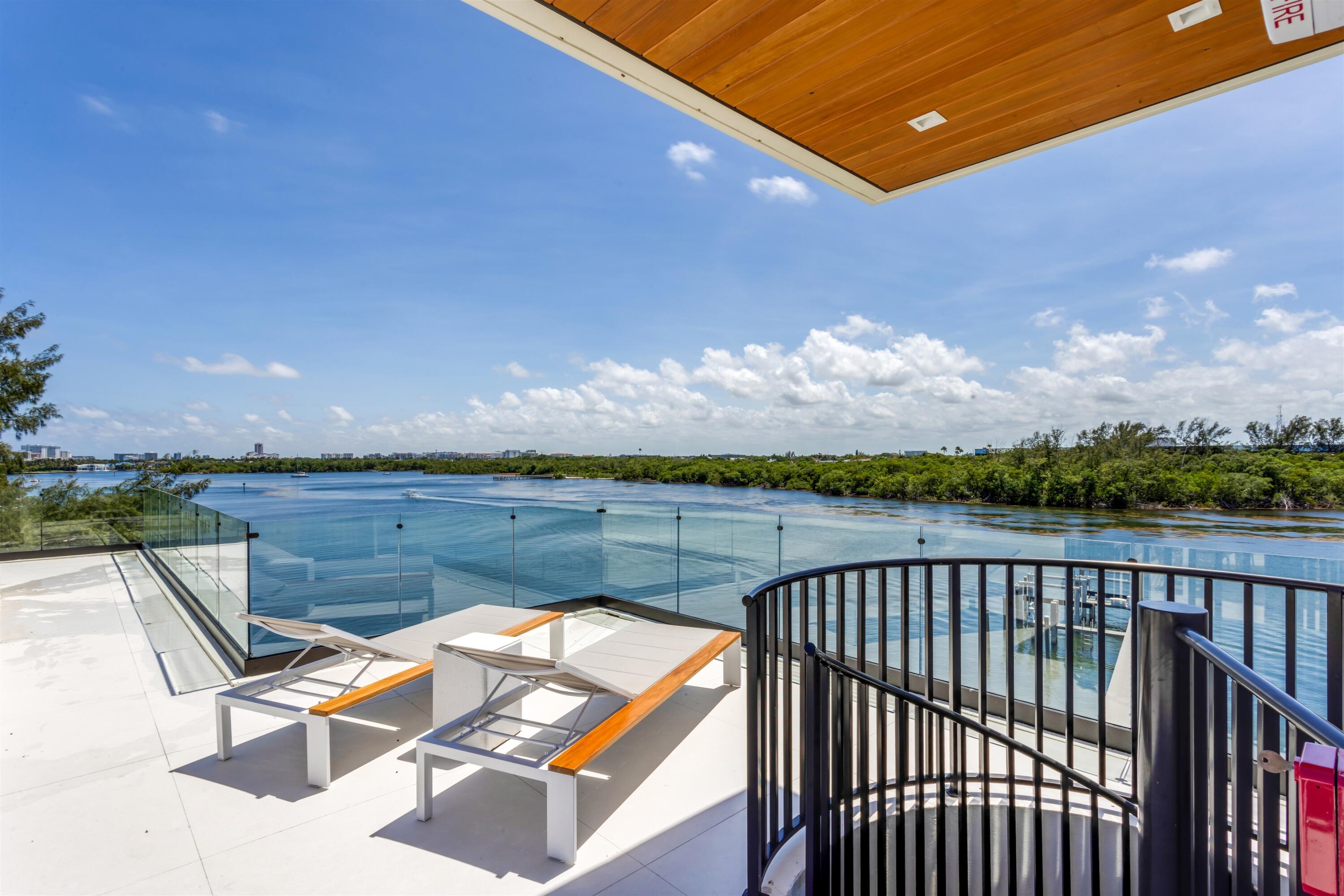 MANATEE POINTE AT LAGO MAR CONDO - Residential
