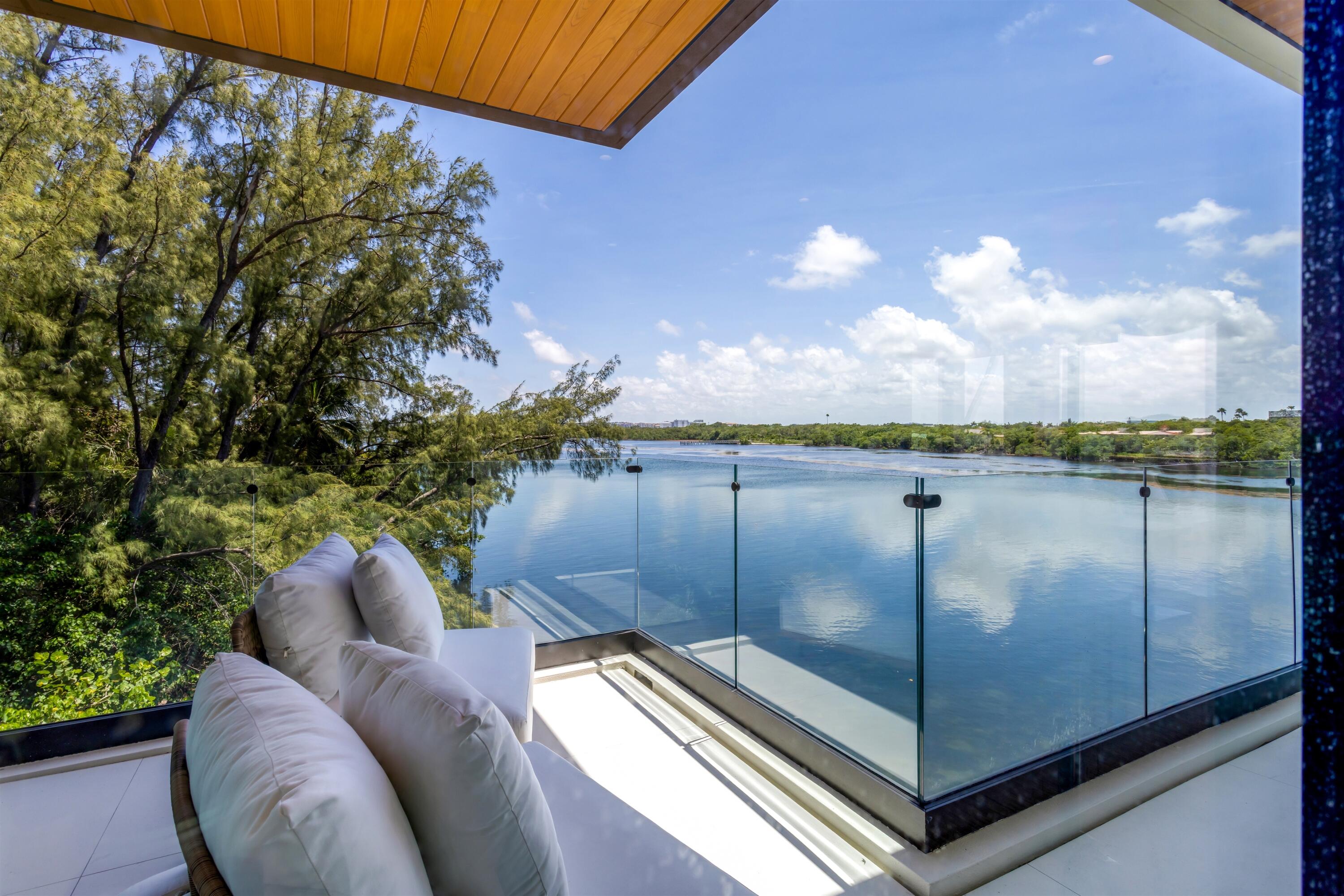 MANATEE POINTE AT LAGO MAR CONDO - Residential