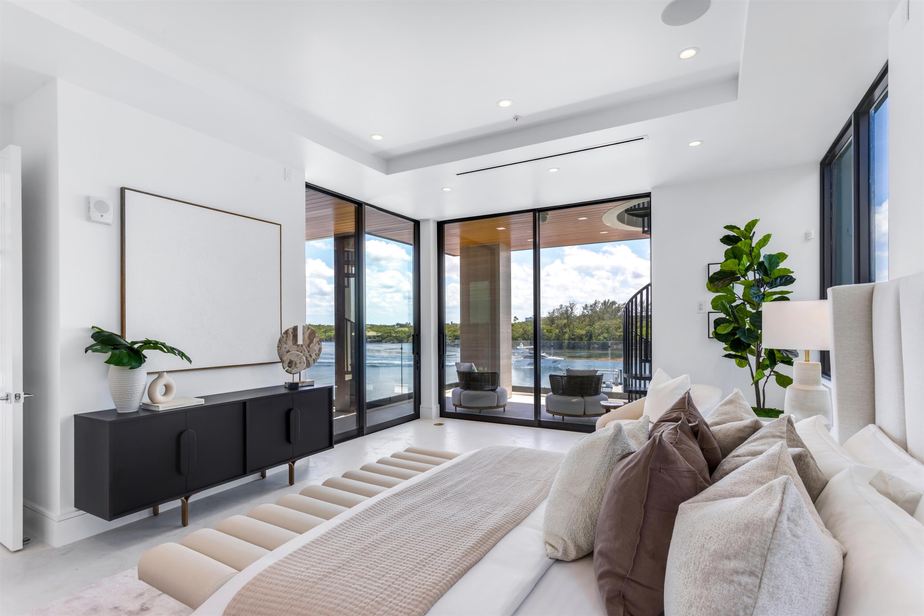MANATEE POINTE AT LAGO MAR CONDO - Residential