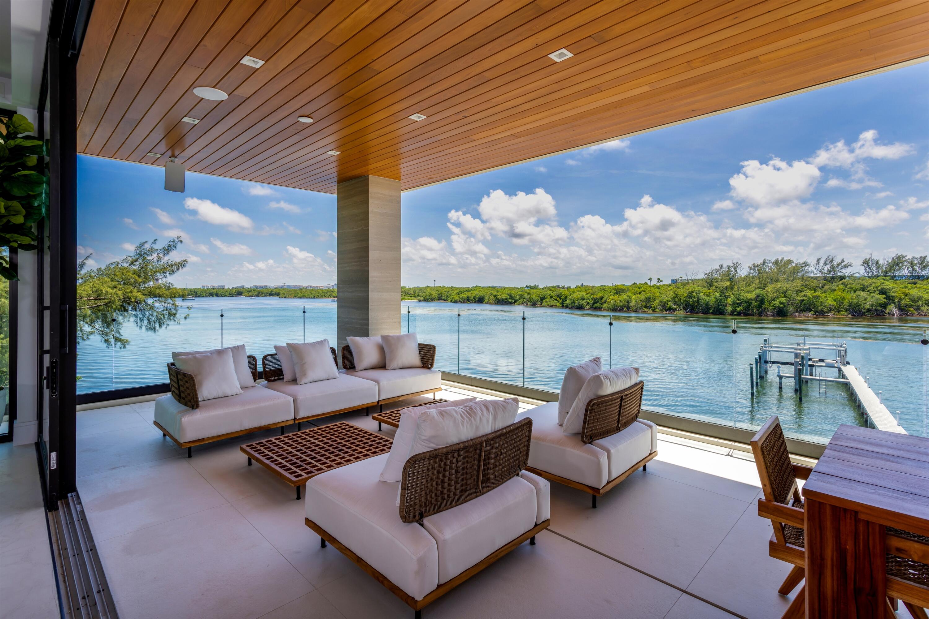 MANATEE POINTE AT LAGO MAR CONDO - Residential