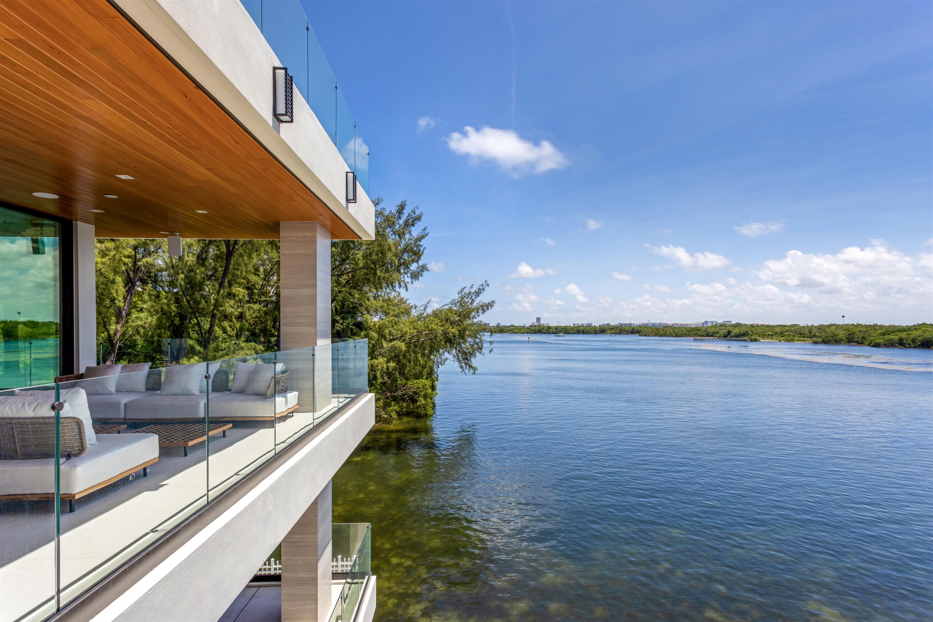 MANATEE POINTE AT LAGO MAR CONDO - Residential