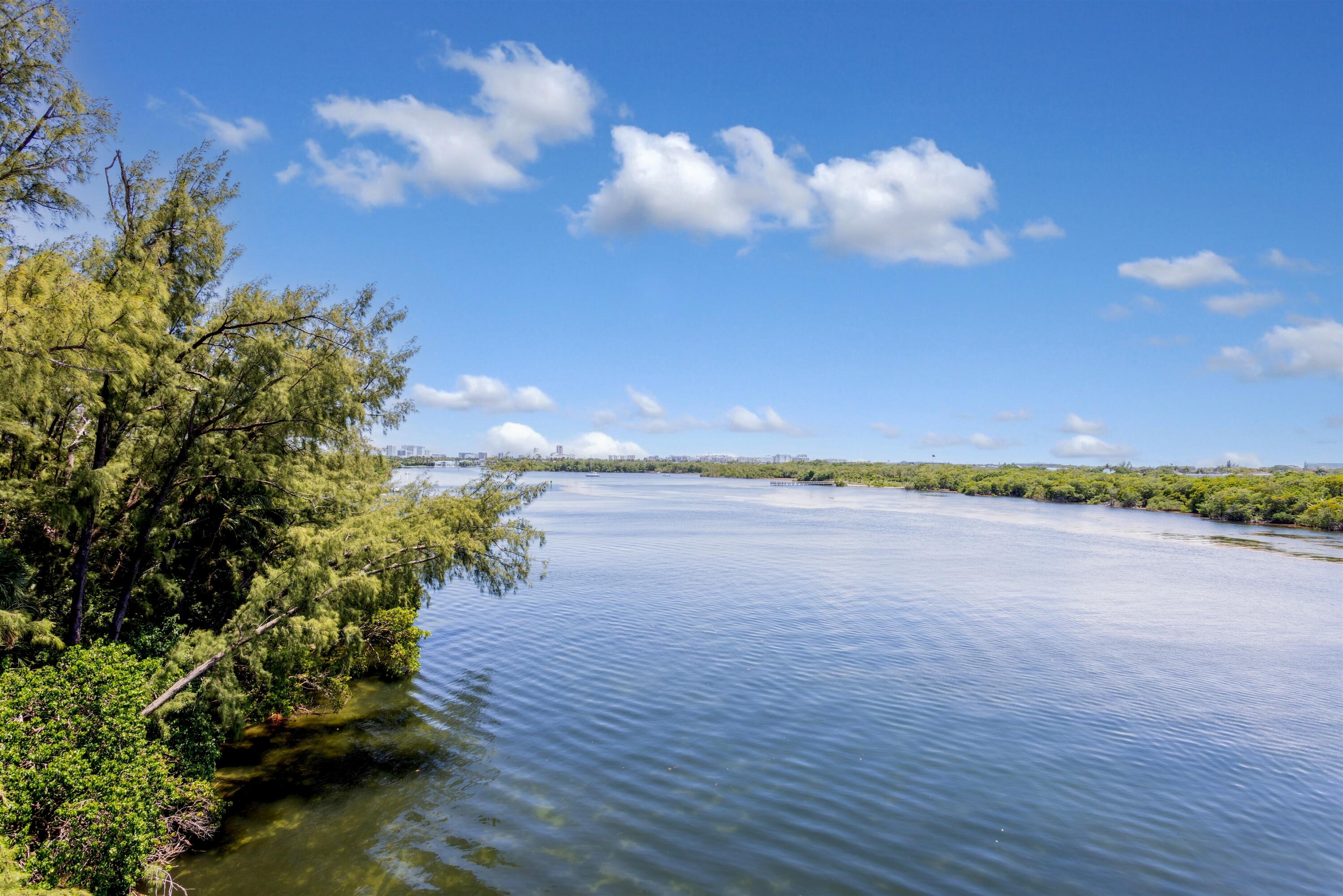 MANATEE POINTE AT LAGO MAR CONDO - Residential