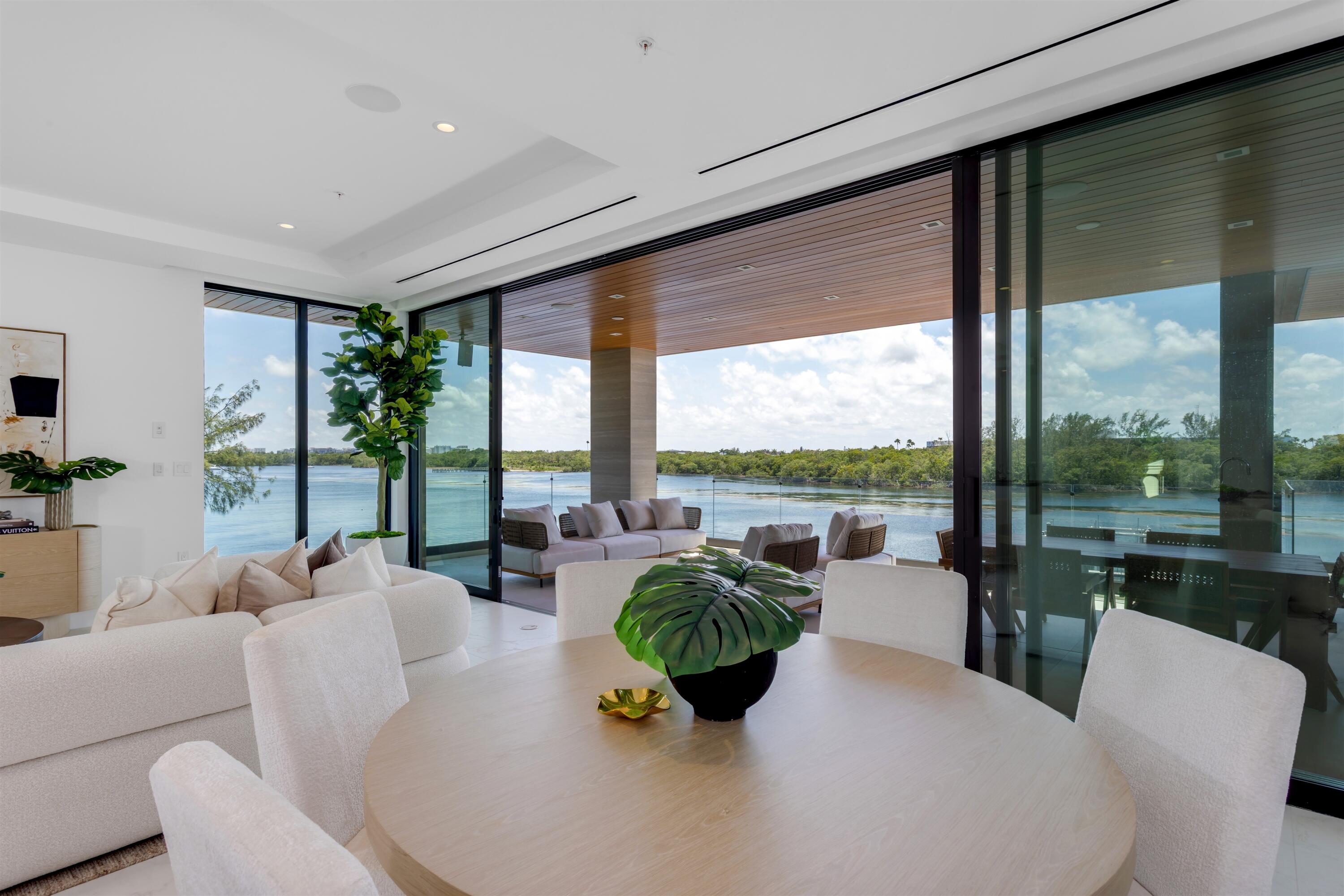 MANATEE POINTE AT LAGO MAR CONDO - Residential