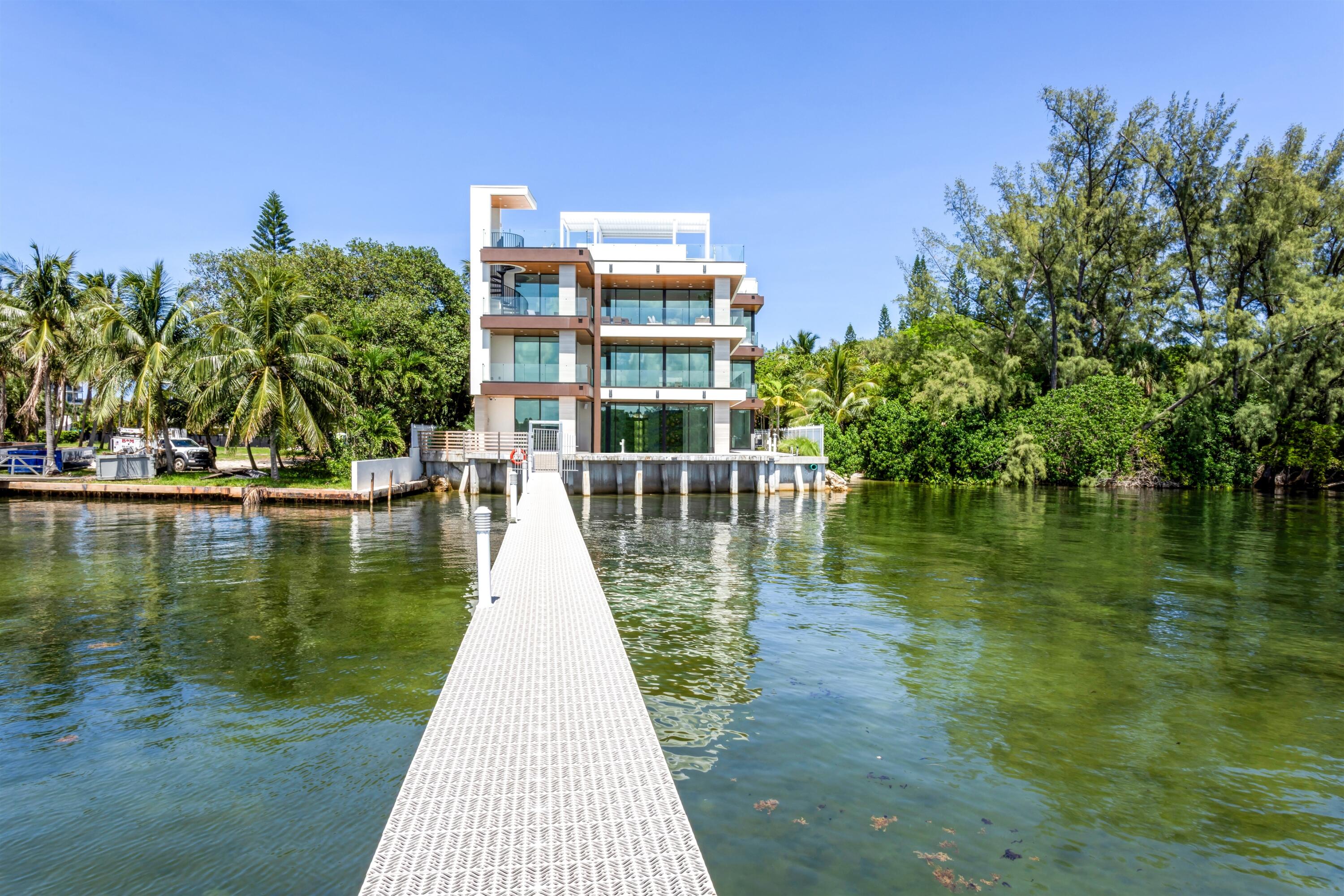 MANATEE POINTE AT LAGO MAR CONDO - Residential