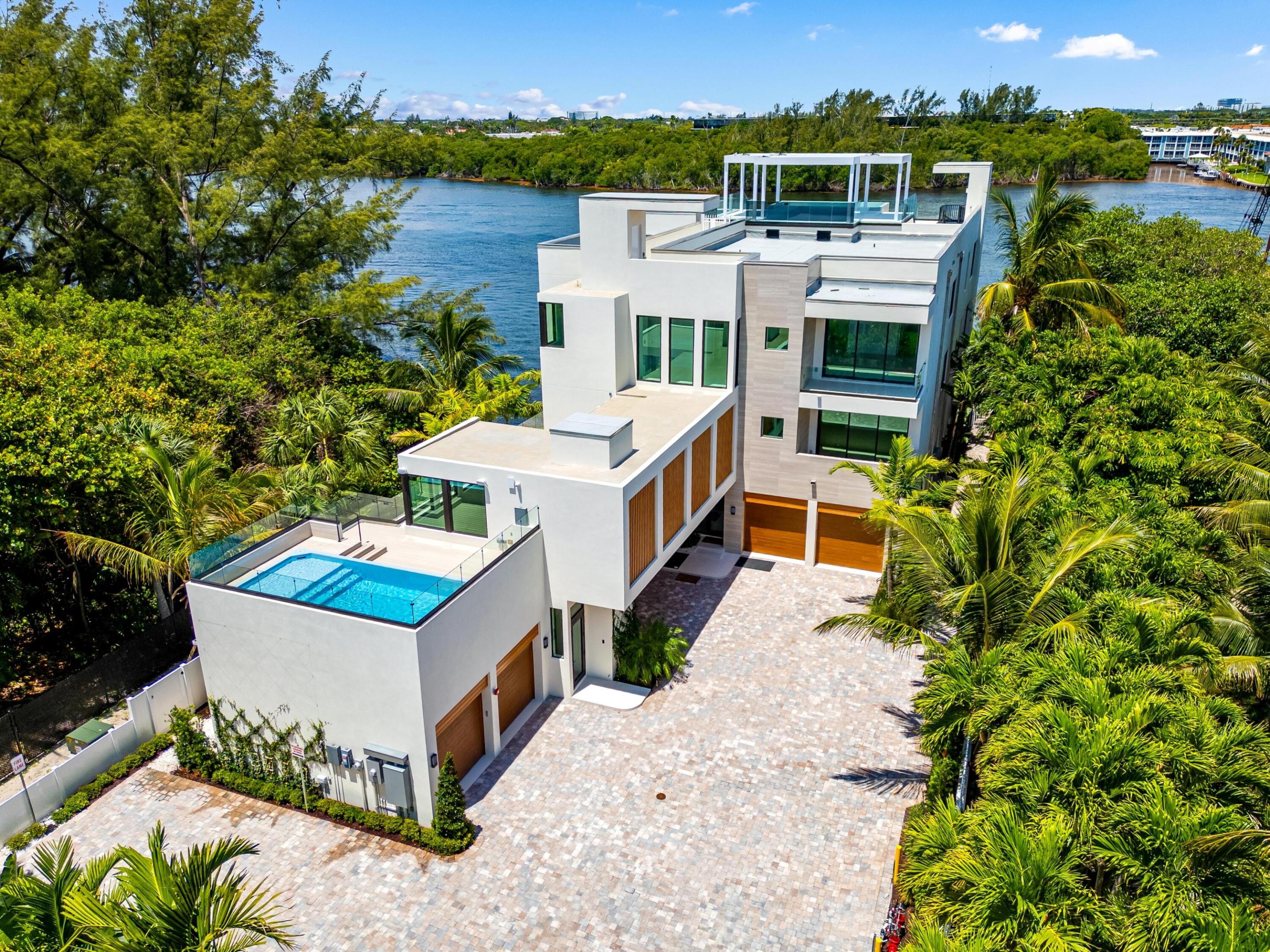 MANATEE POINTE AT LAGO MAR CONDO - Residential