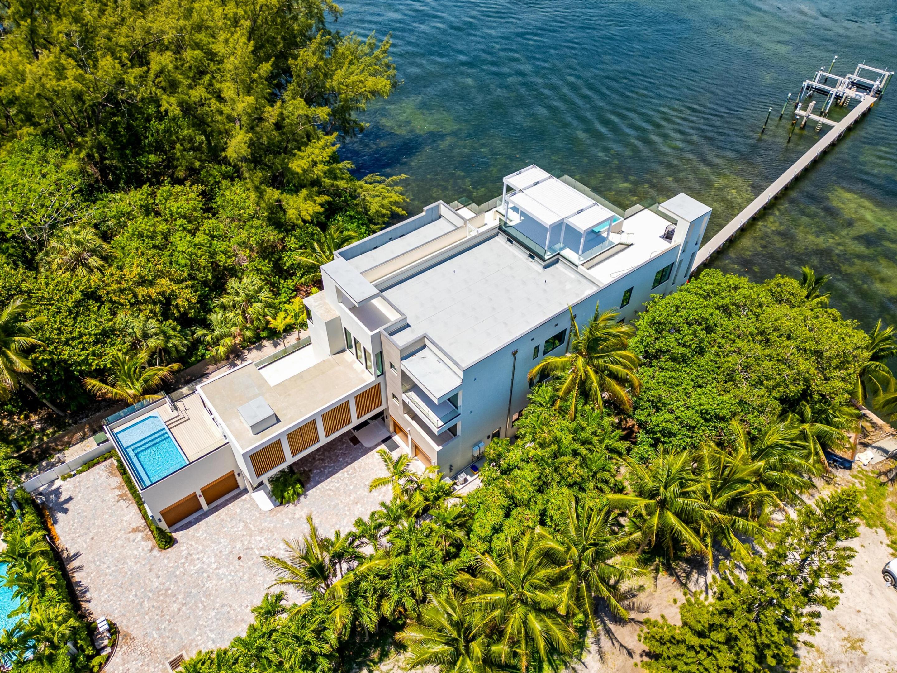 MANATEE POINTE AT LAGO MAR CONDO - Residential