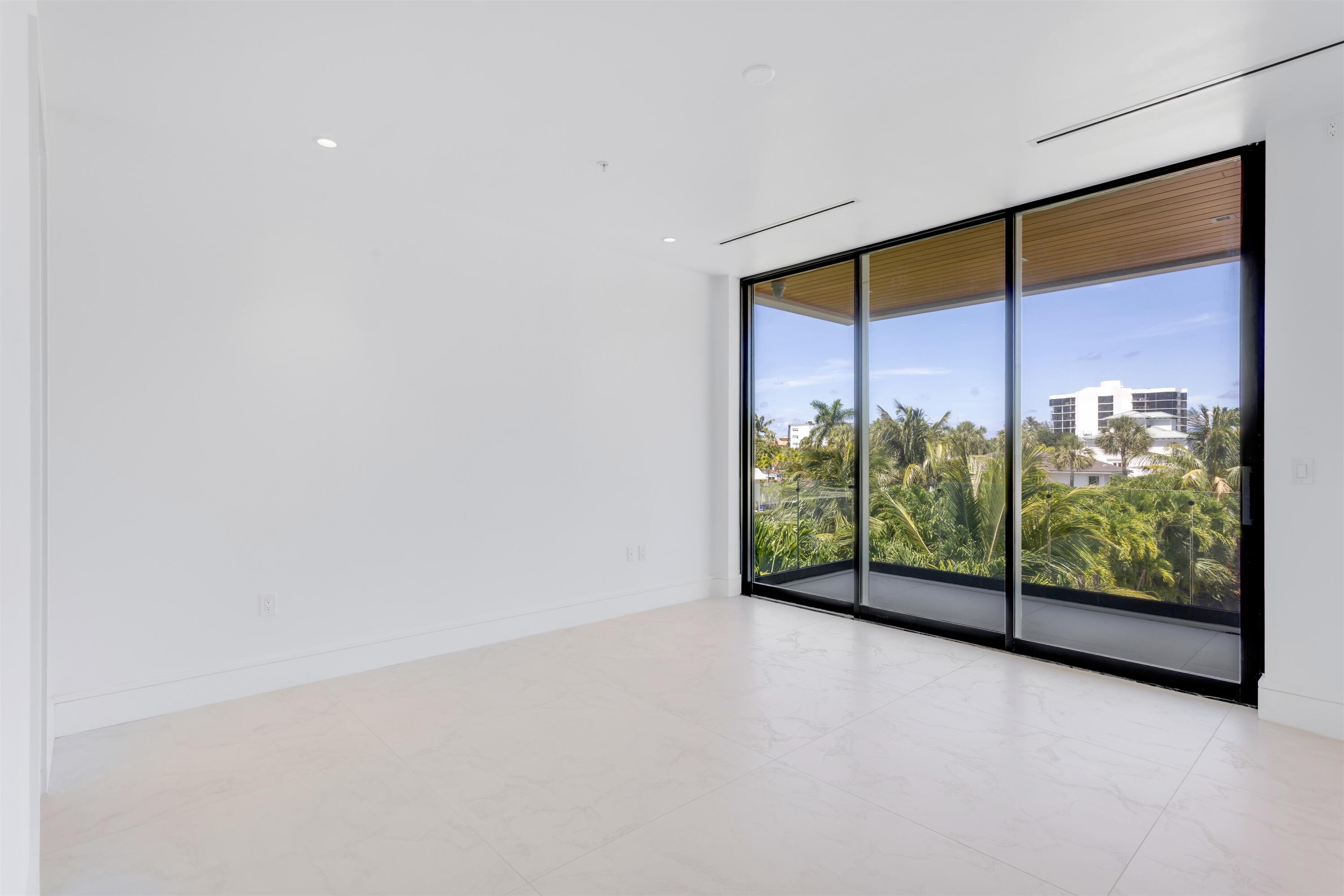MANATEE POINTE AT LAGO MAR CONDO - Residential