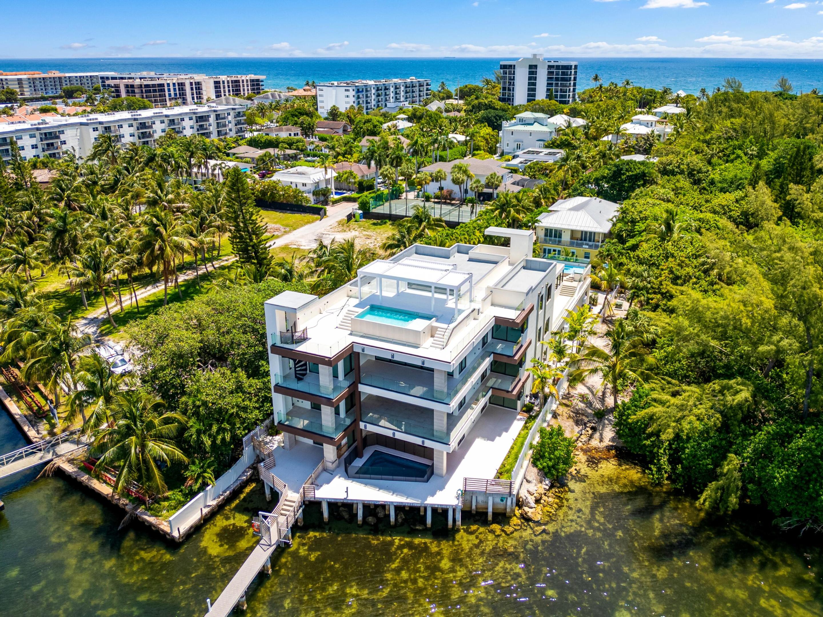 MANATEE POINTE AT LAGO MAR CONDO - Residential