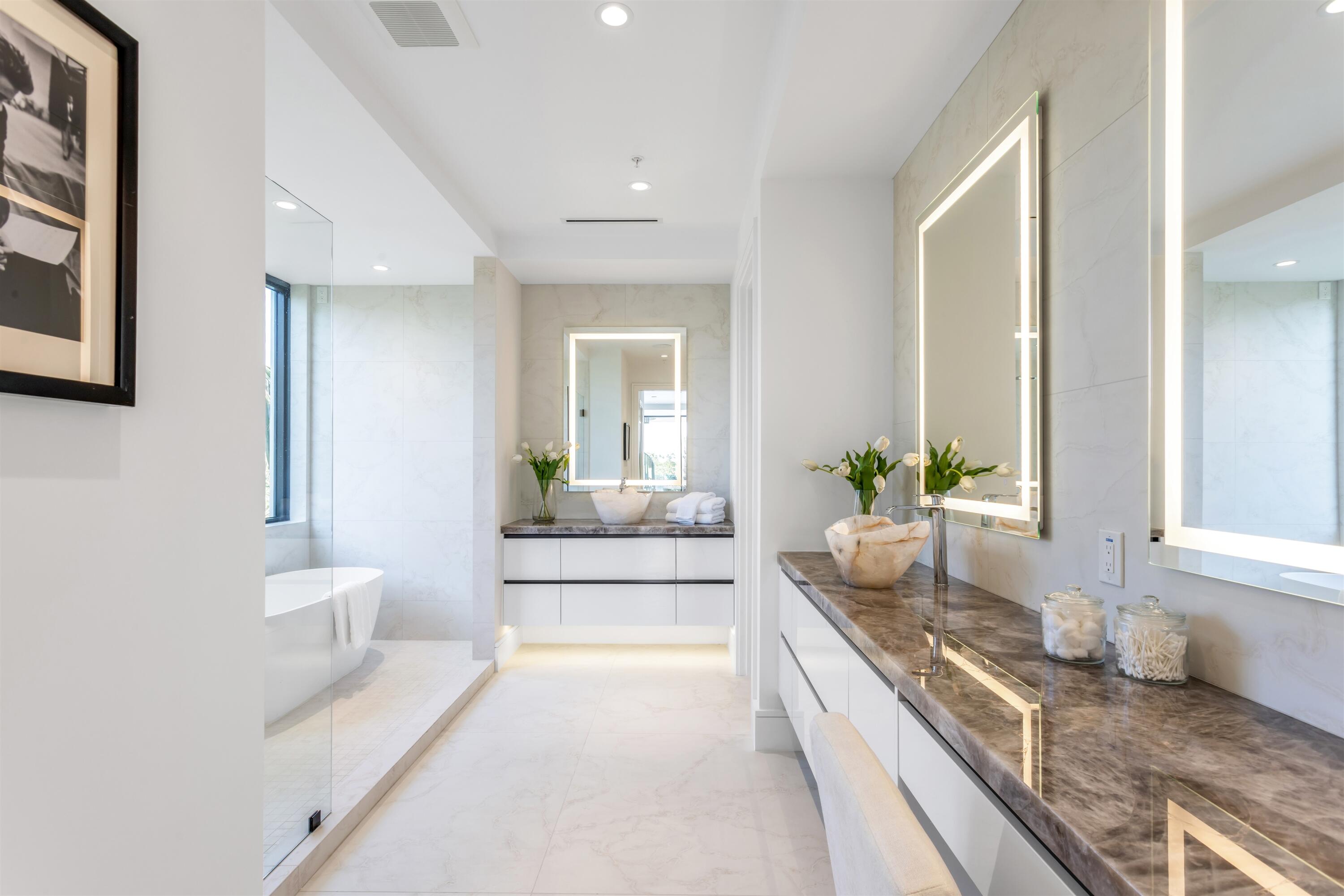 MANATEE POINTE AT LAGO MAR CONDO - Residential