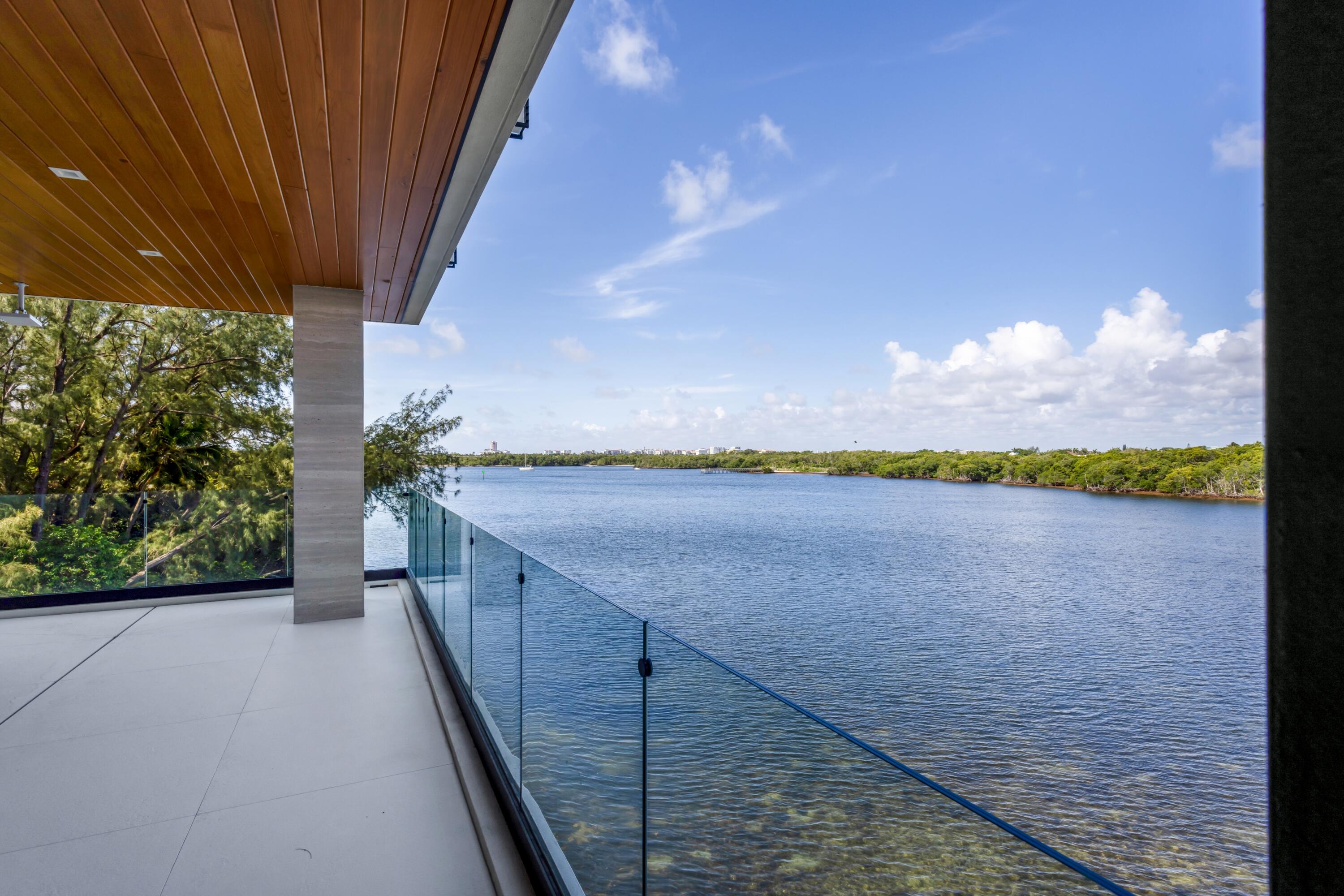 MANATEE POINTE AT LAGO MAR CONDO - Residential
