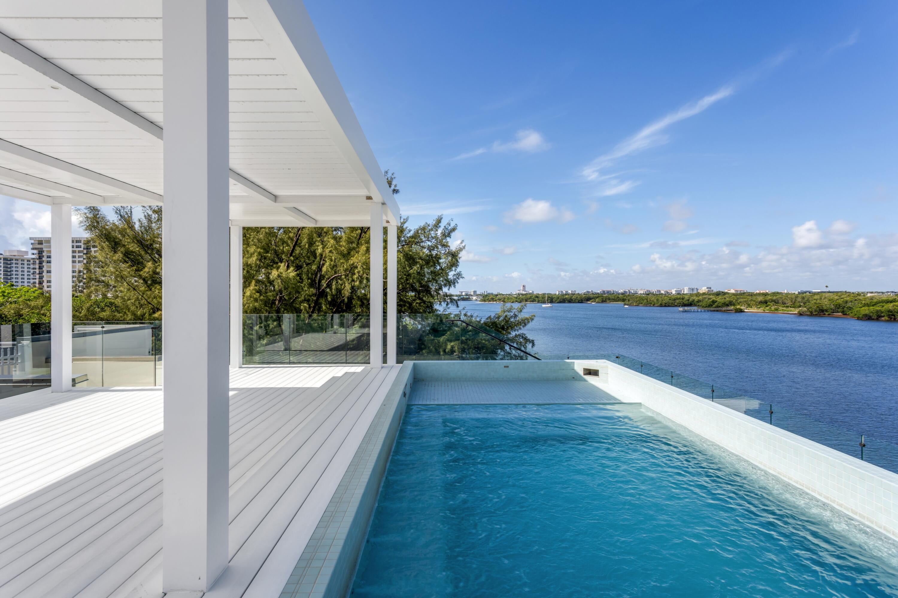 MANATEE POINTE AT LAGO MAR CONDO - Residential