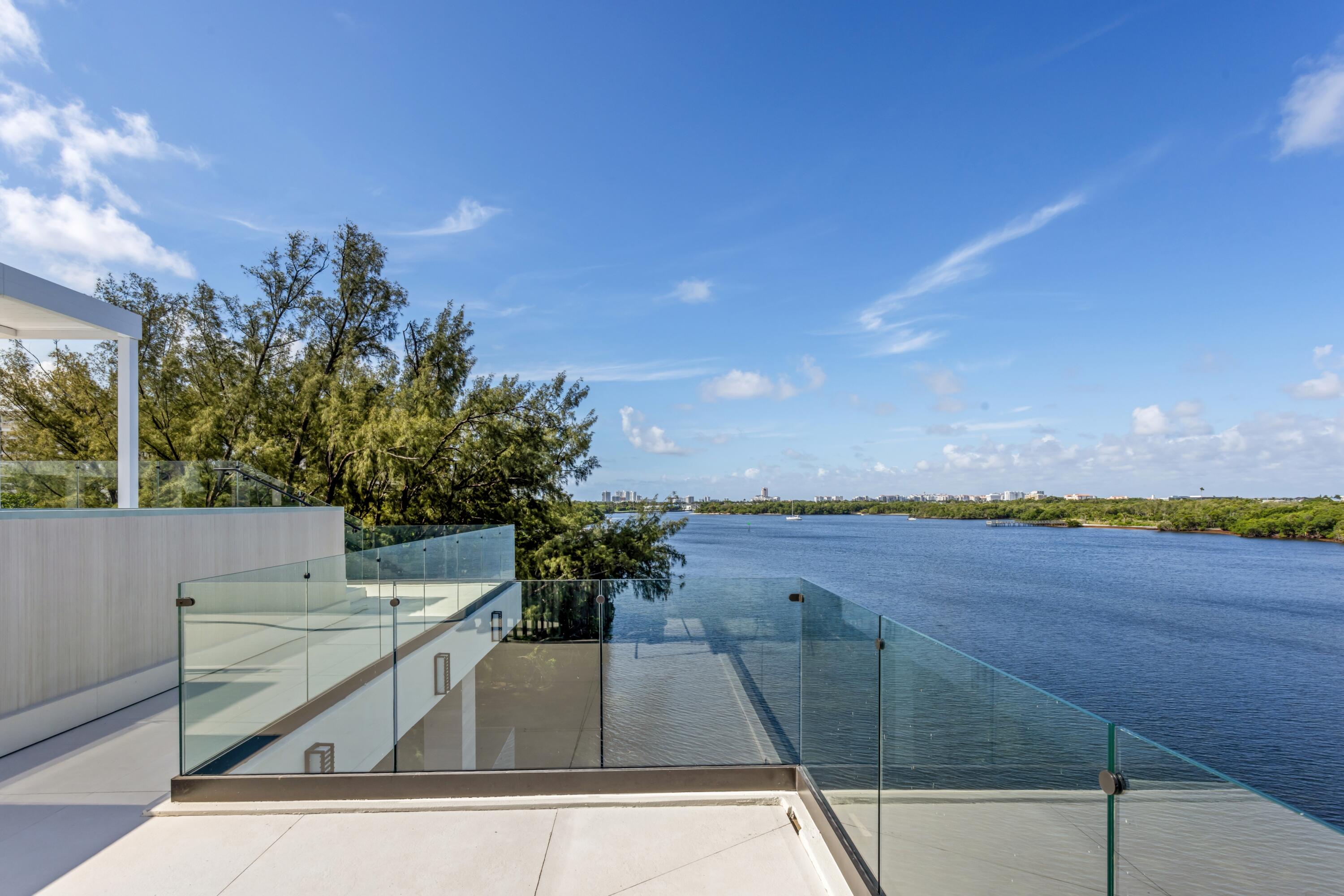 MANATEE POINTE AT LAGO MAR CONDO - Residential