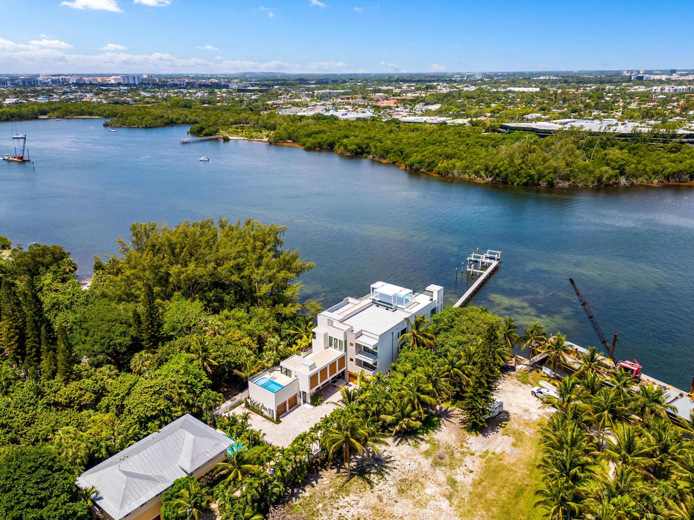 MANATEE POINTE AT LAGO MAR CONDO - Residential