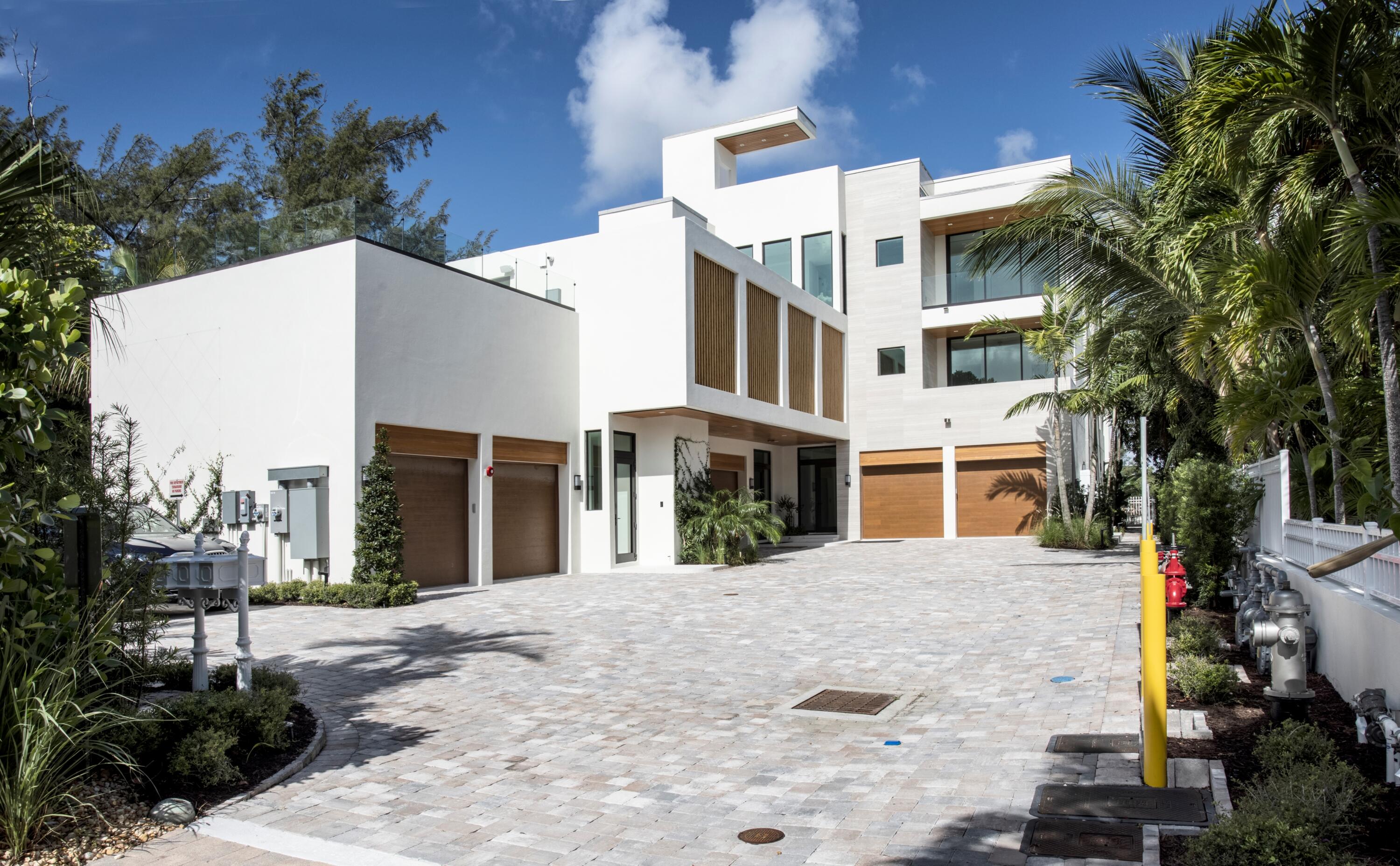 MANATEE POINTE AT LAGO MAR CONDO - Residential