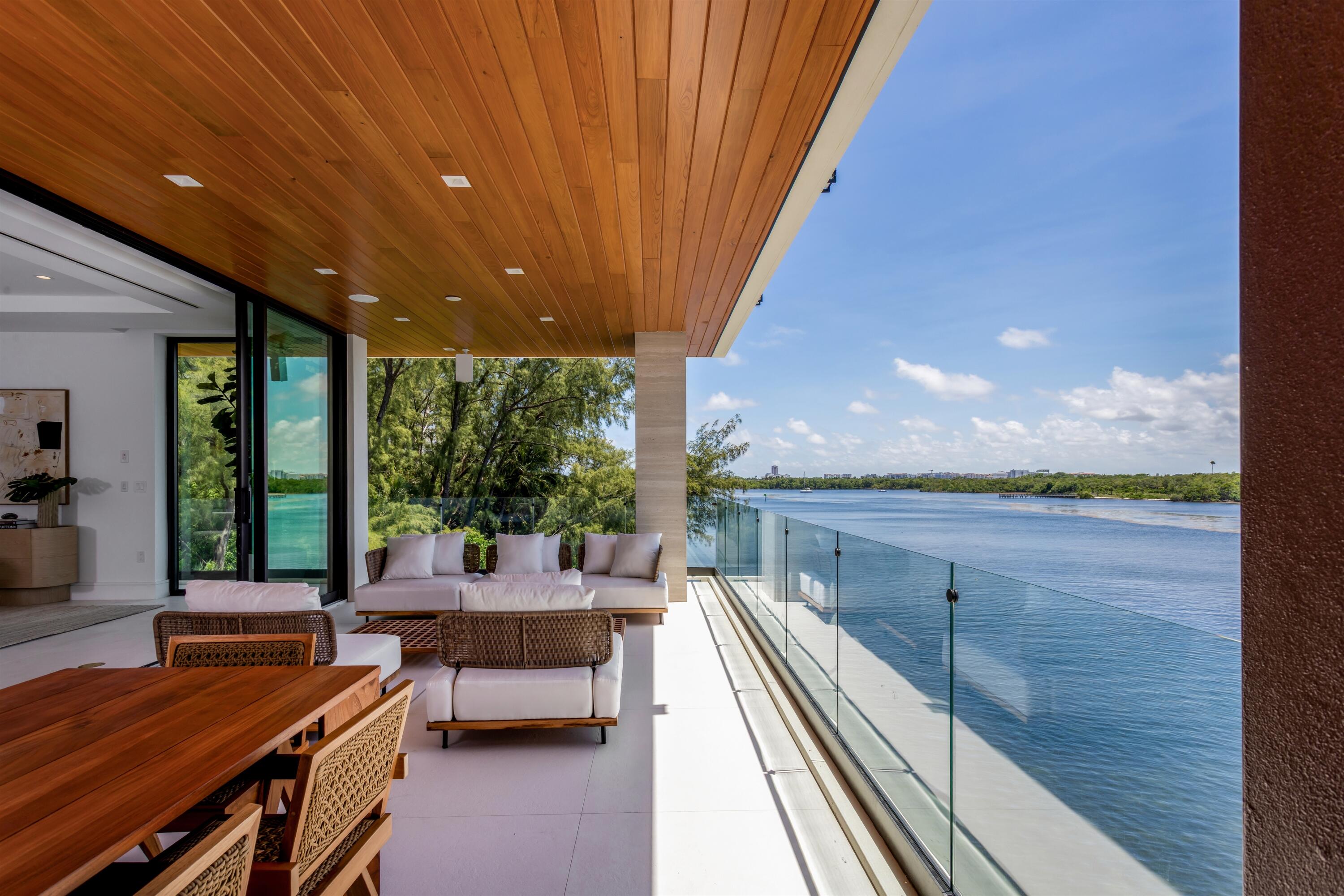 MANATEE POINTE AT LAGO MAR CONDO - Residential