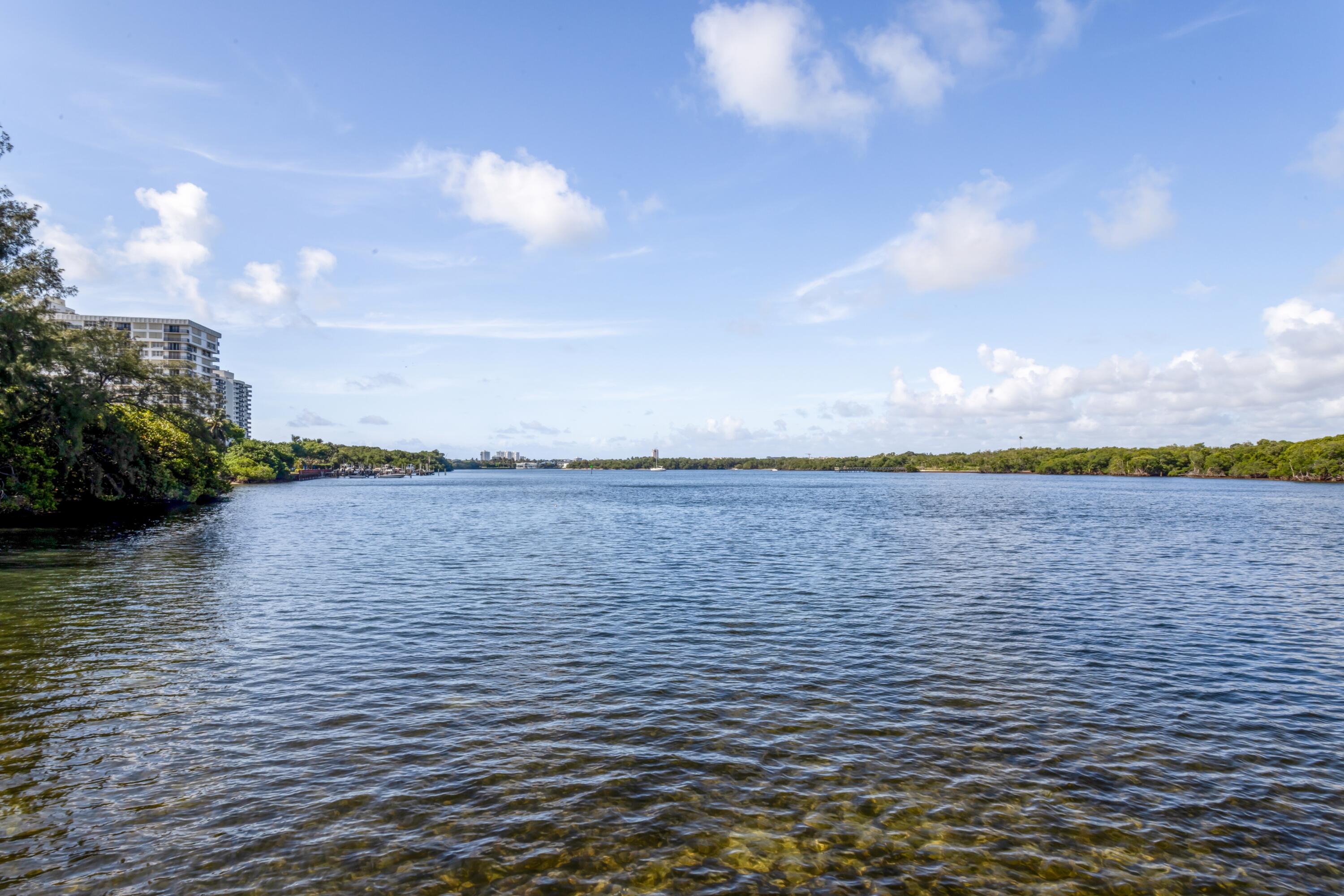 MANATEE POINTE AT LAGO MAR CONDO - Residential