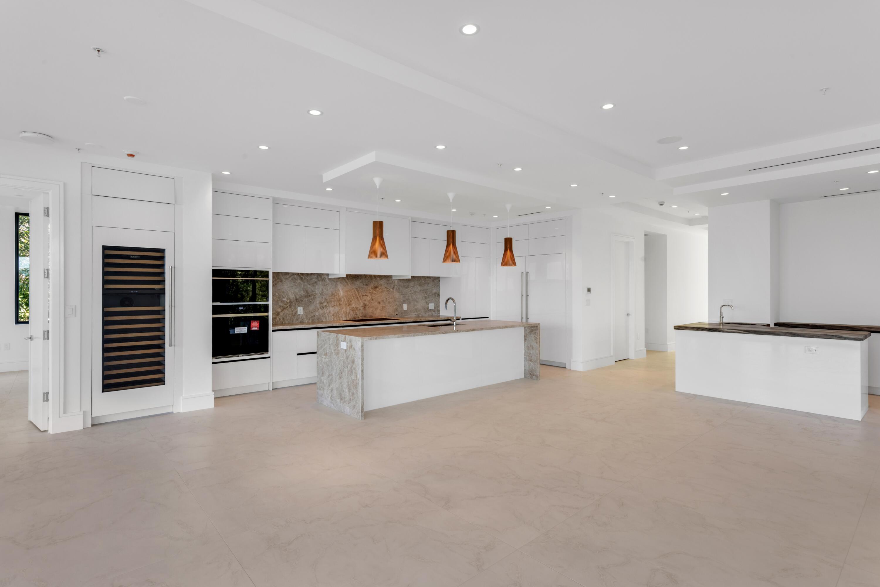MANATEE POINTE AT LAGO MAR CONDO - Residential