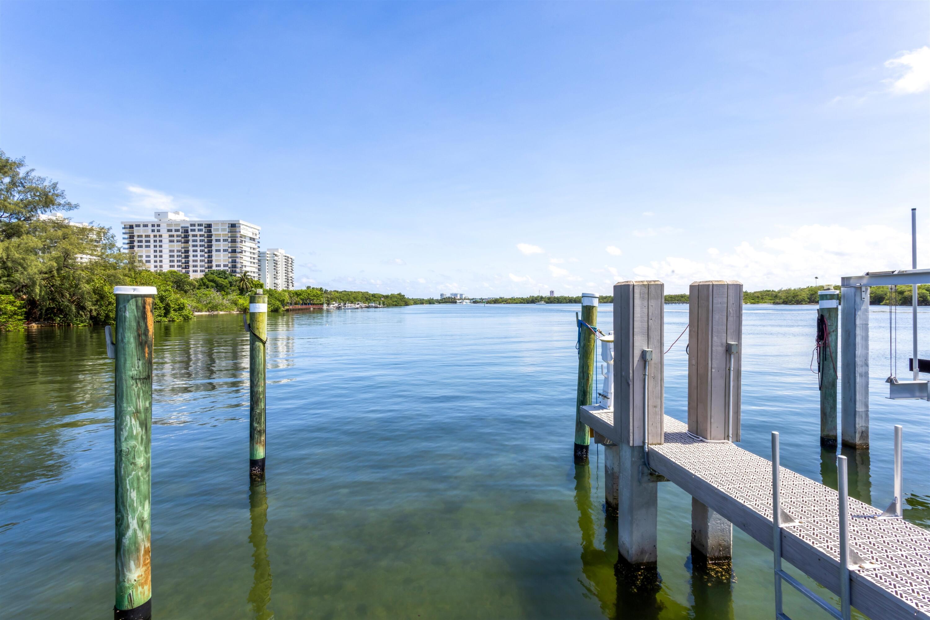 MANATEE POINTE AT LAGO MAR CONDO - Residential