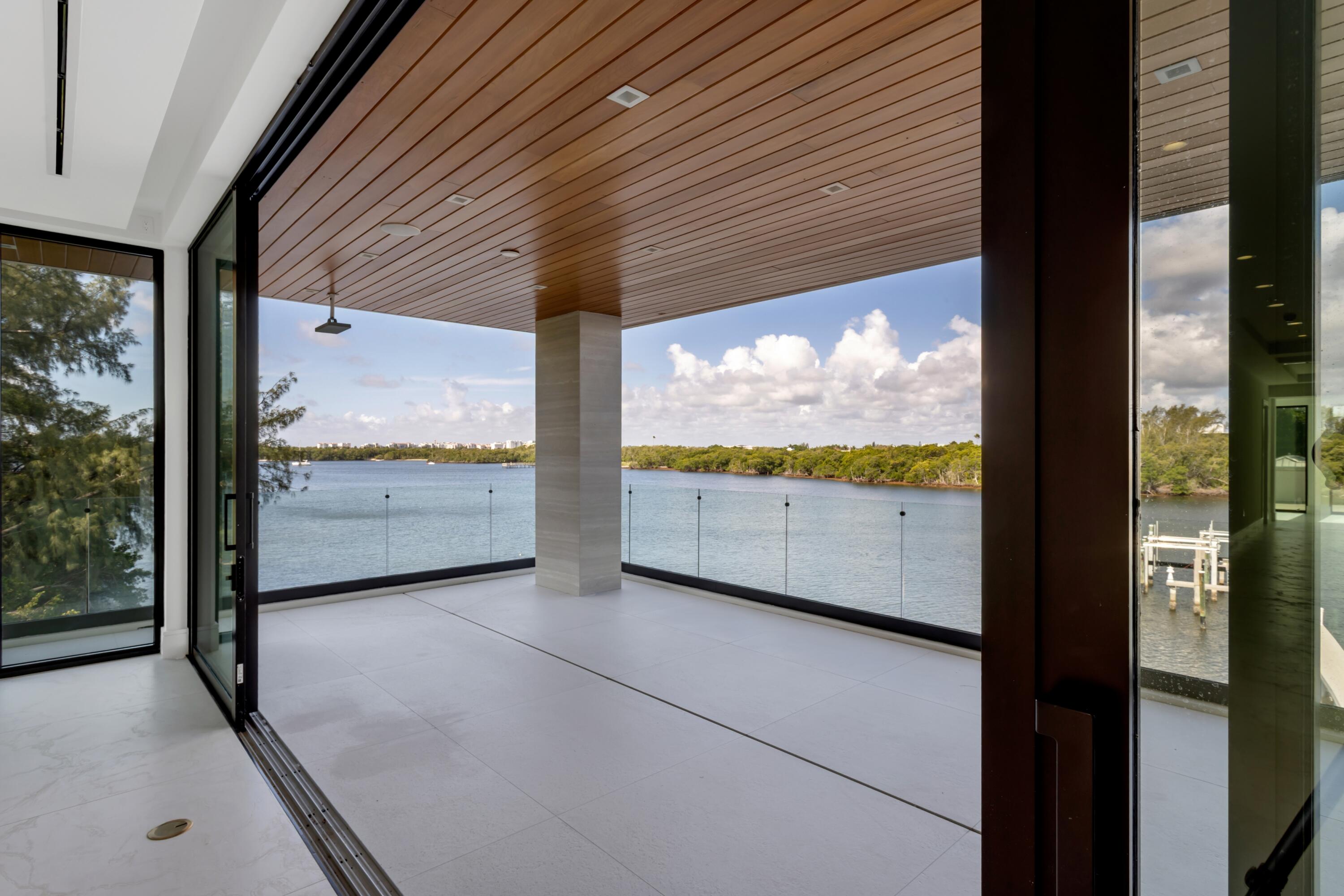 MANATEE POINTE AT LAGO MAR CONDO - Residential