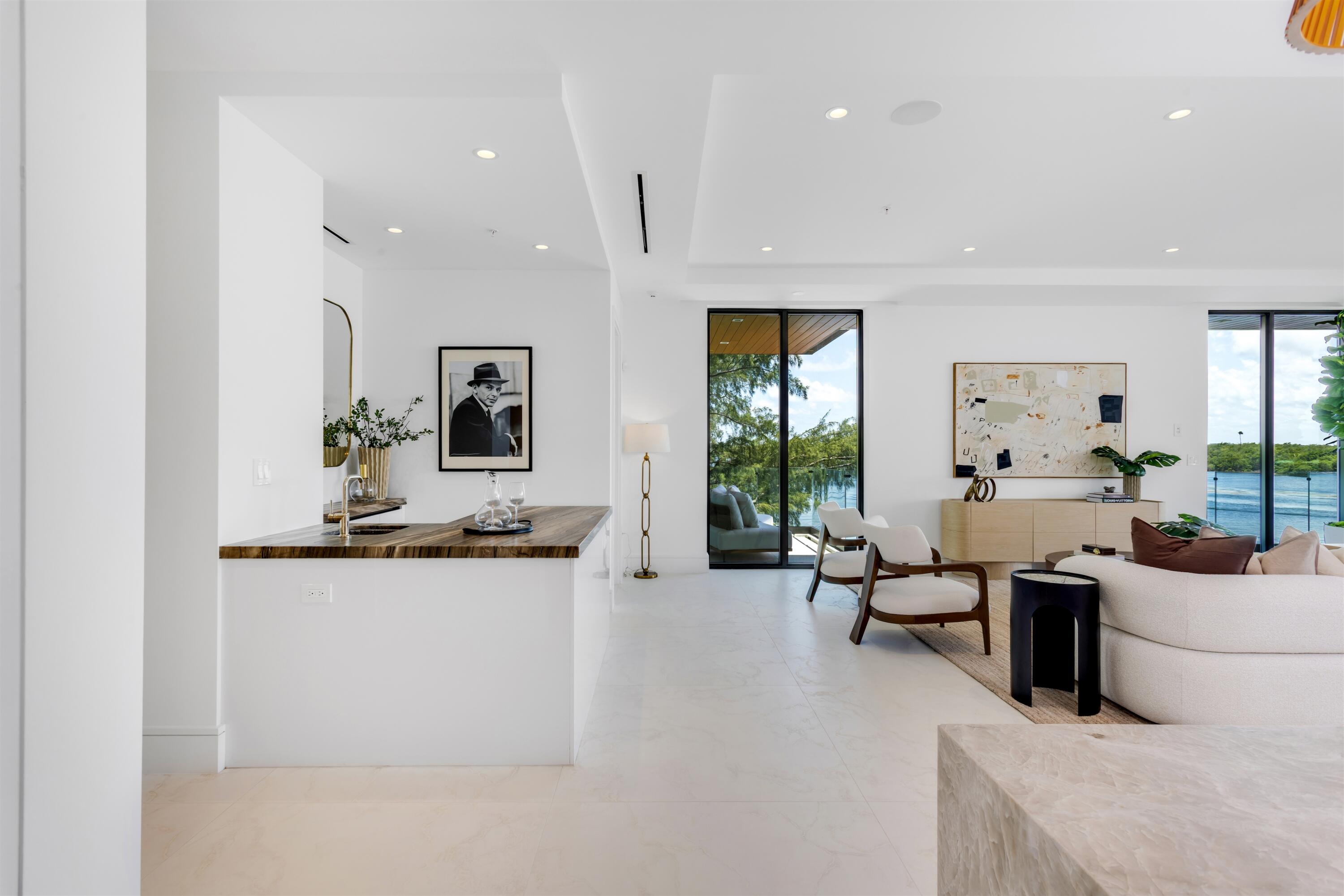 MANATEE POINTE AT LAGO MAR CONDO - Residential