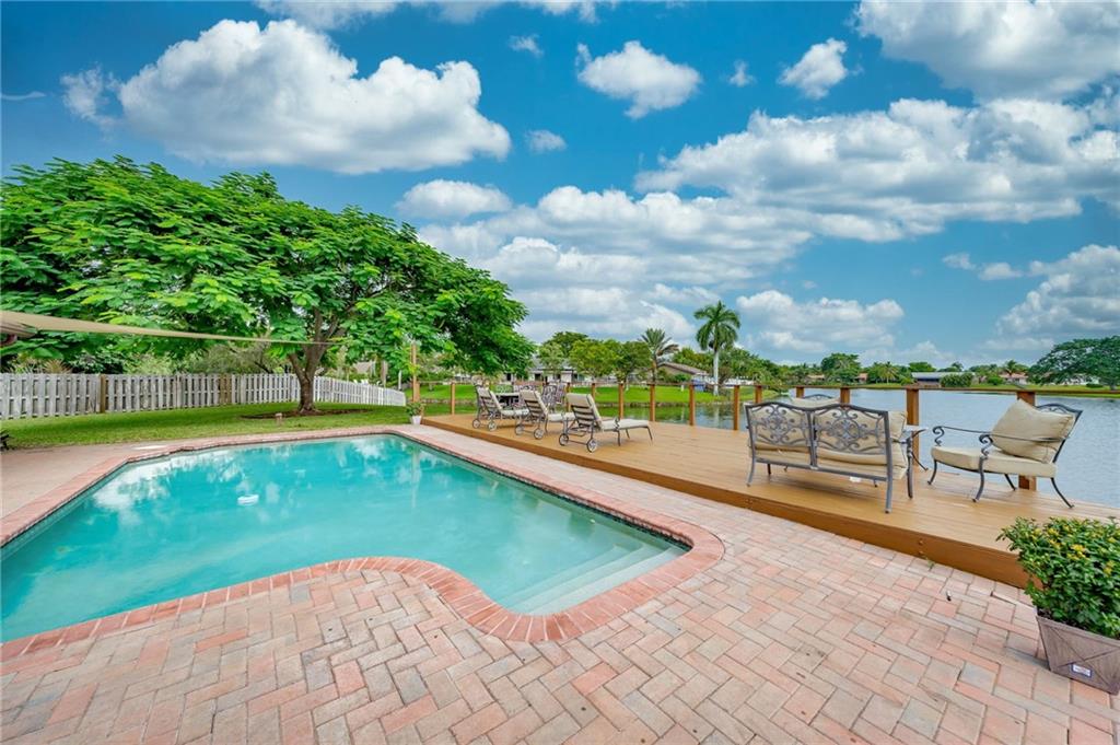 Jacaranda Lakes WIDE LAKE - Residential