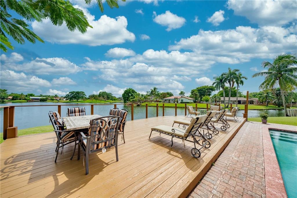 Jacaranda Lakes WIDE LAKE - Residential