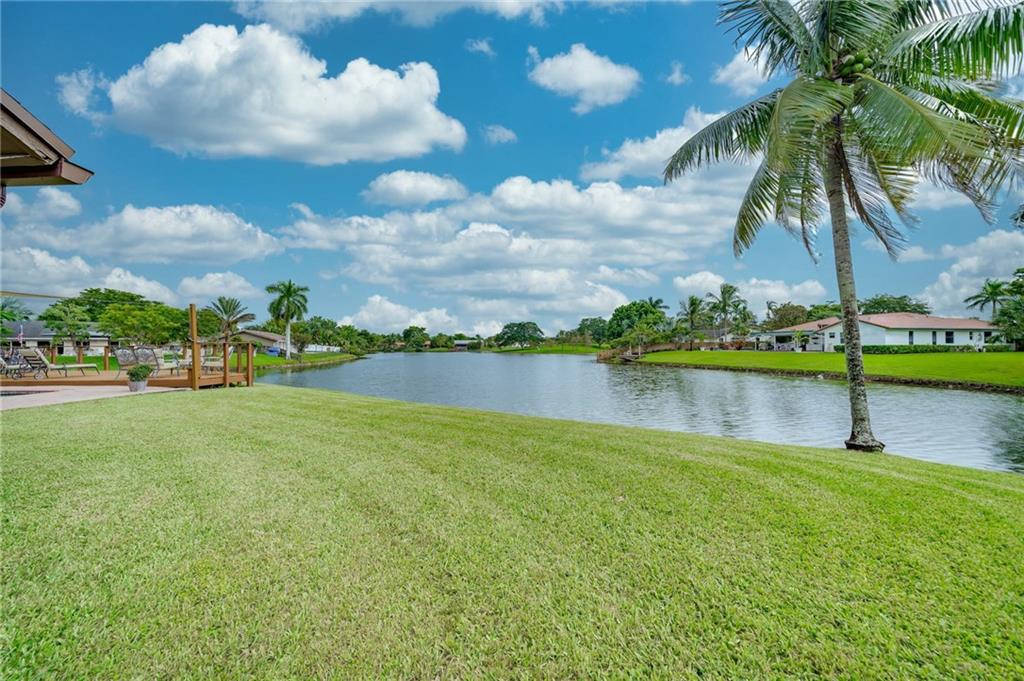 Jacaranda Lakes WIDE LAKE - Residential