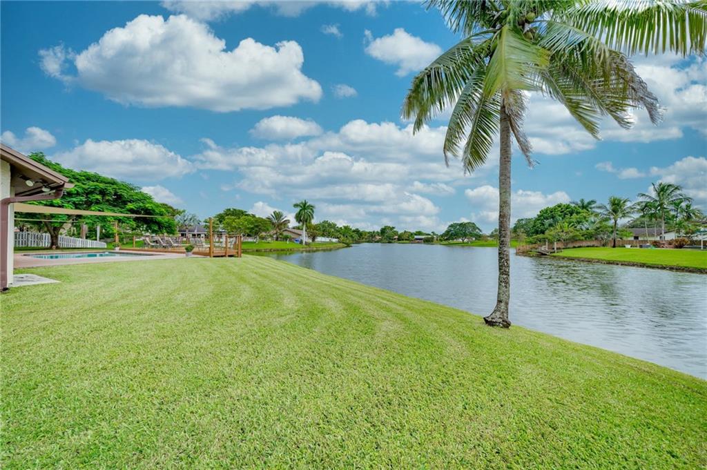 Jacaranda Lakes WIDE LAKE - Residential