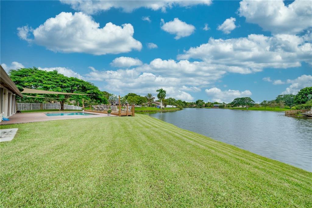 Jacaranda Lakes WIDE LAKE - Residential