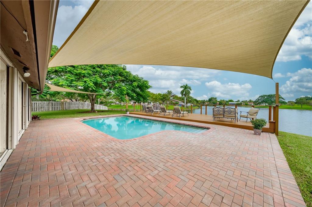 Jacaranda Lakes WIDE LAKE - Residential