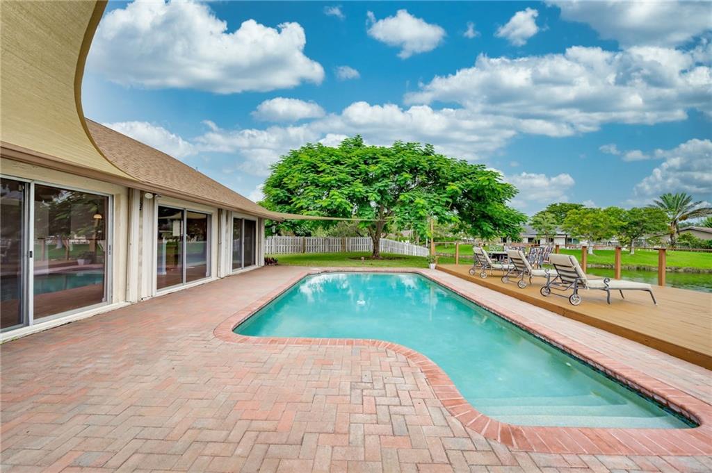 Jacaranda Lakes WIDE LAKE - Residential