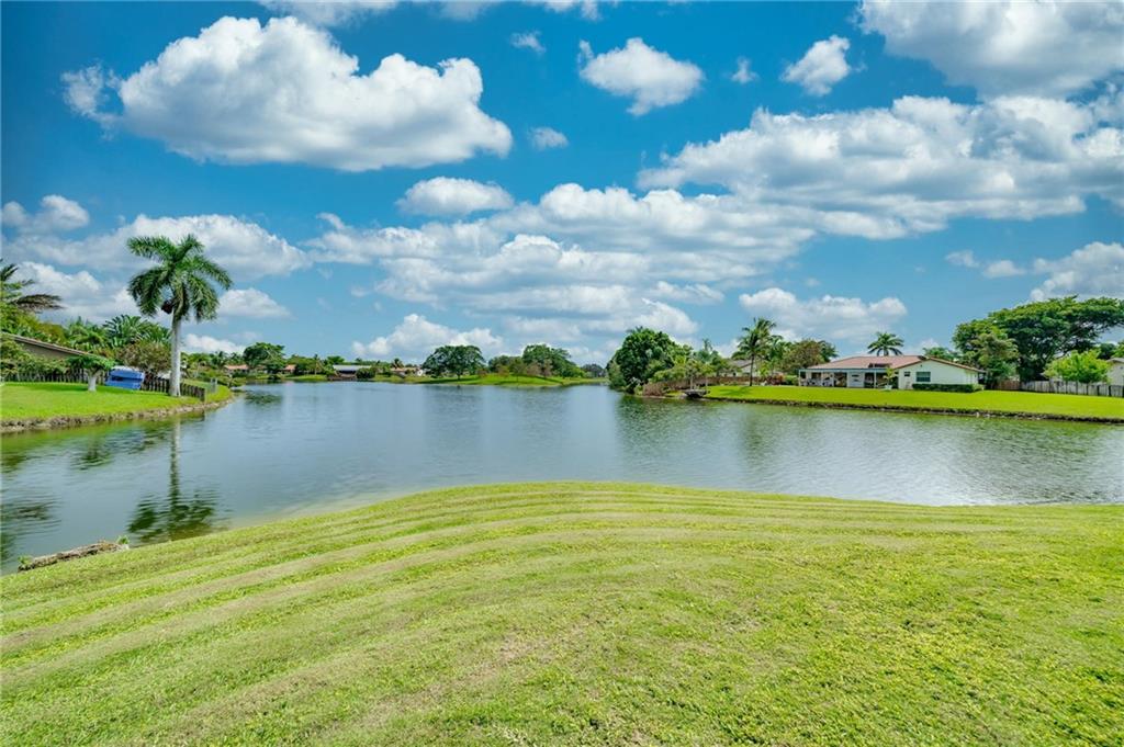 Jacaranda Lakes WIDE LAKE - Residential