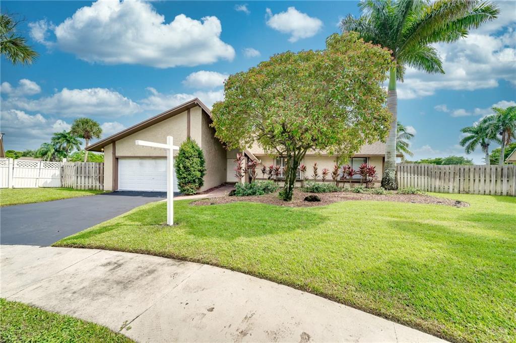 Jacaranda Lakes WIDE LAKE - Residential
