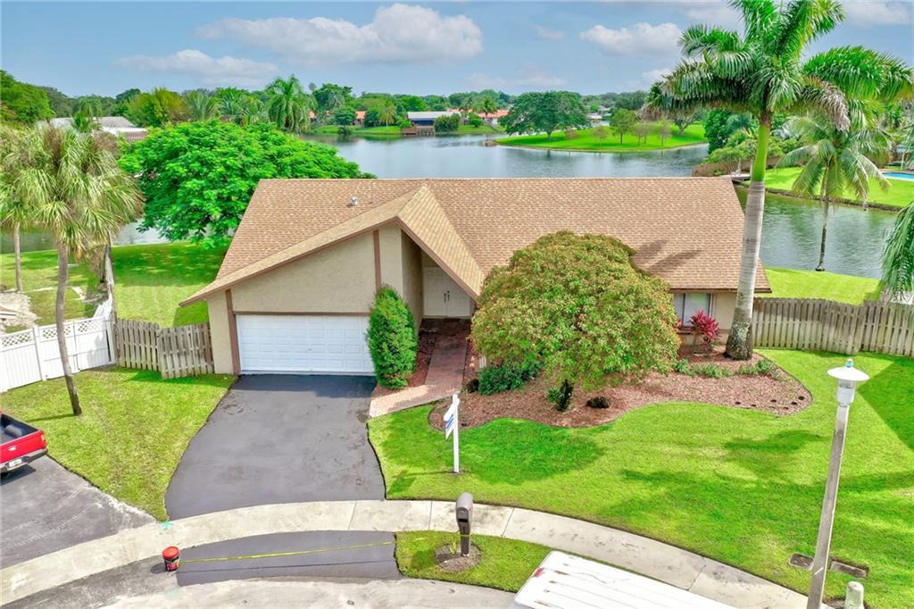 Jacaranda Lakes WIDE LAKE - Residential