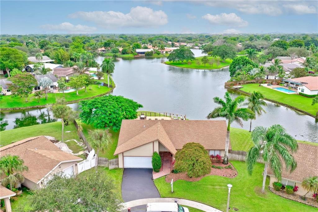 Jacaranda Lakes WIDE LAKE - Residential