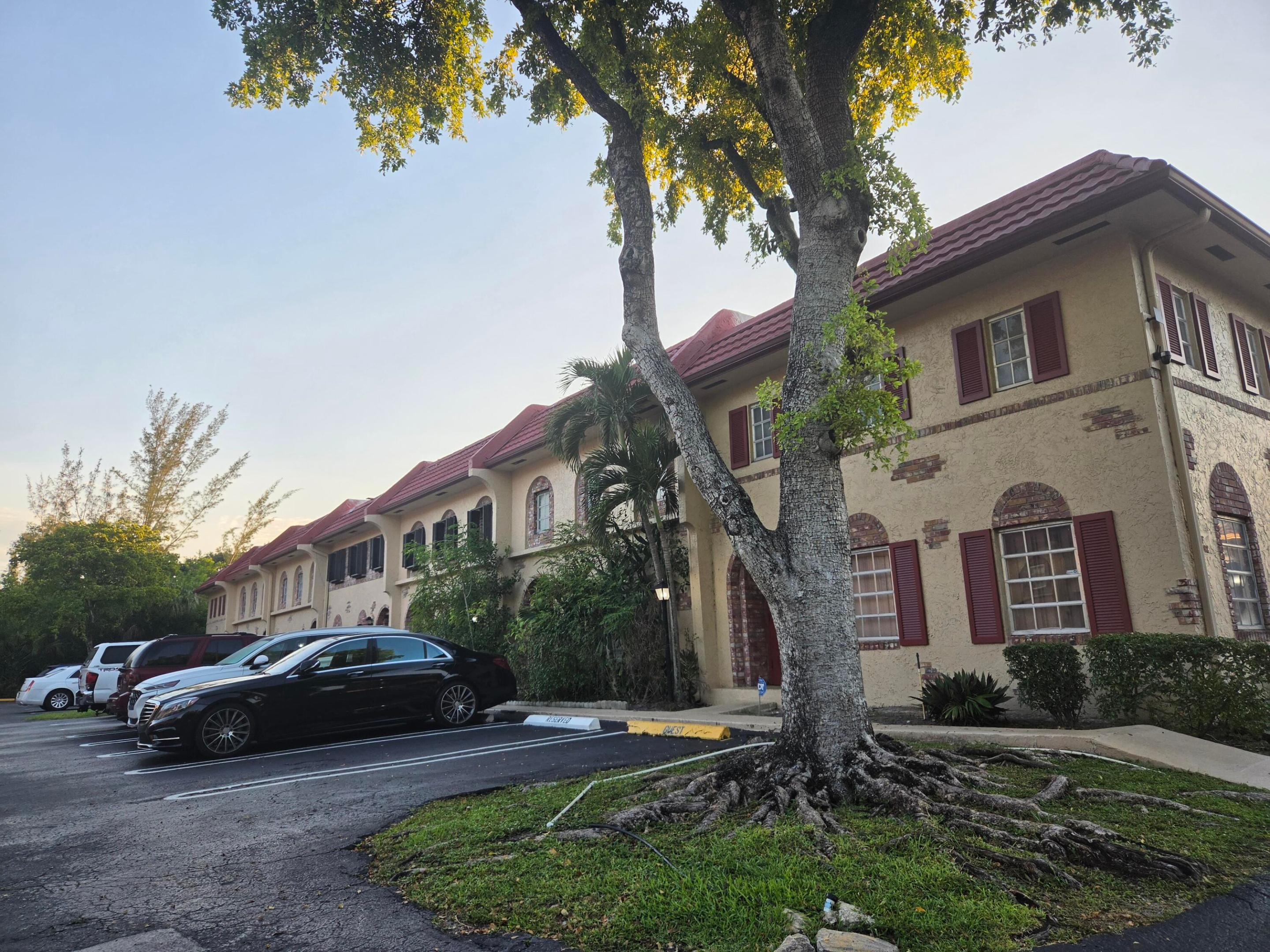 RIVERSIDE ESTATES CONDO - Residential Lease