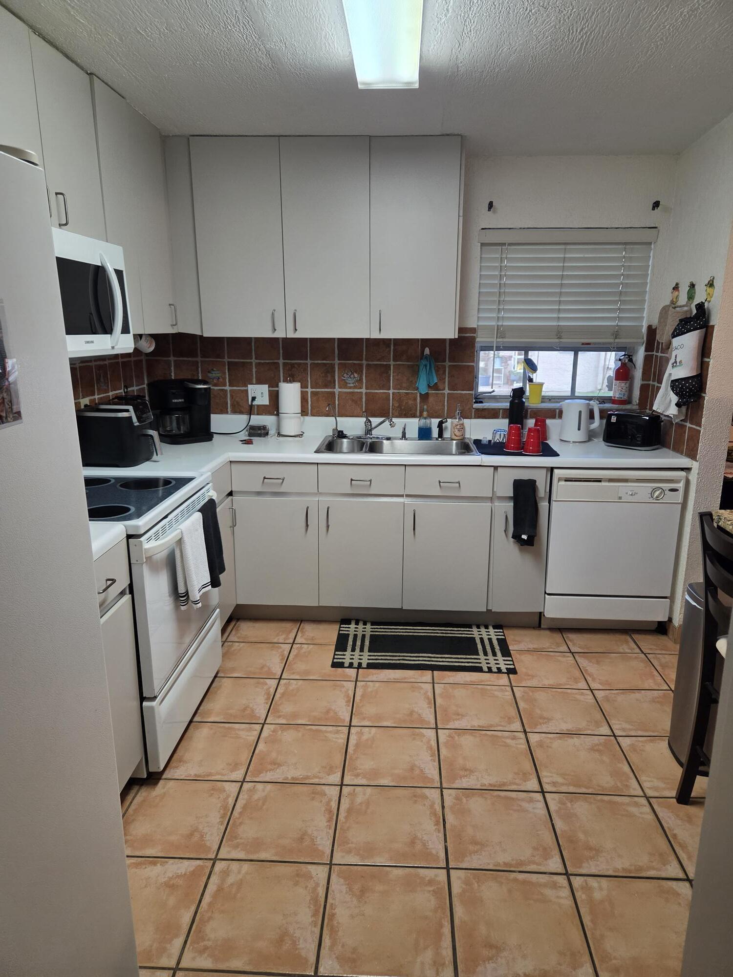 RIVERSIDE ESTATES CONDO - Residential Lease