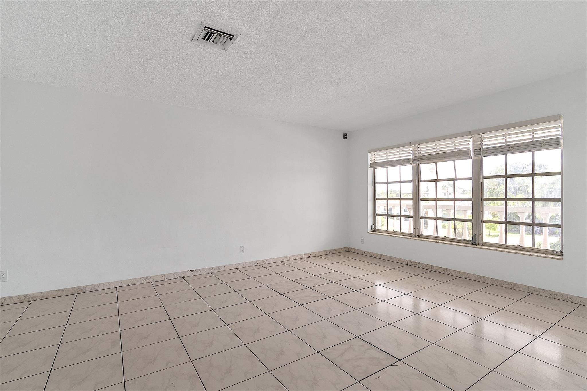 The Colonial Condo - Residential Lease