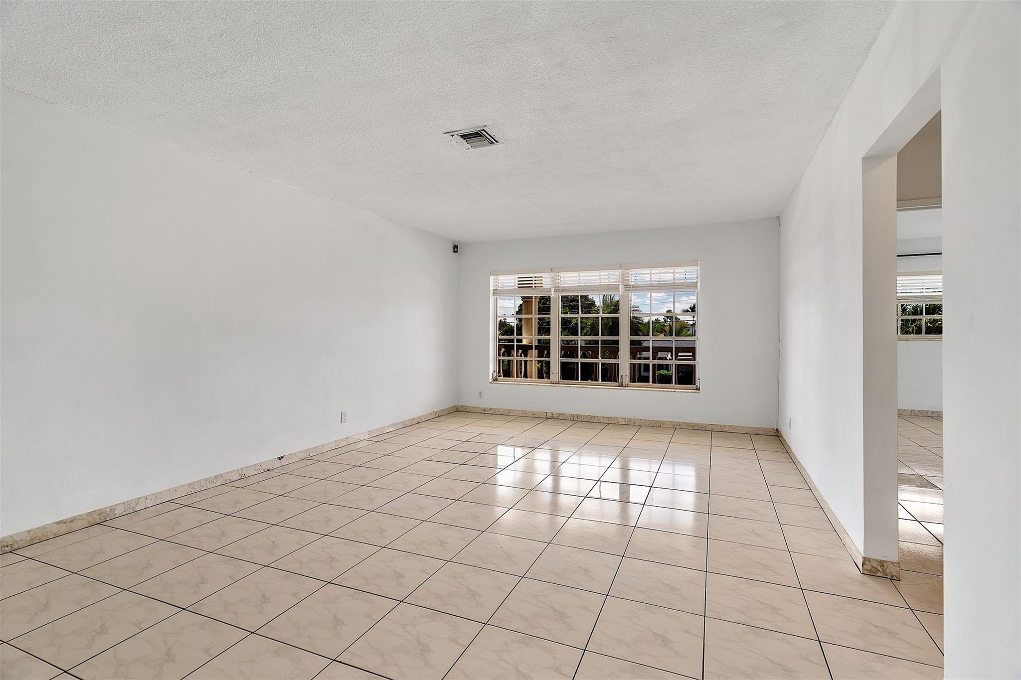 The Colonial Condo - Residential Lease