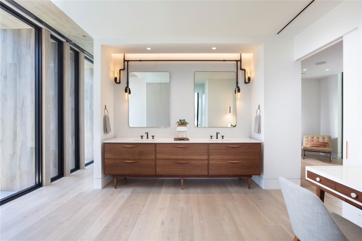 Venice 6-4 B - Residential